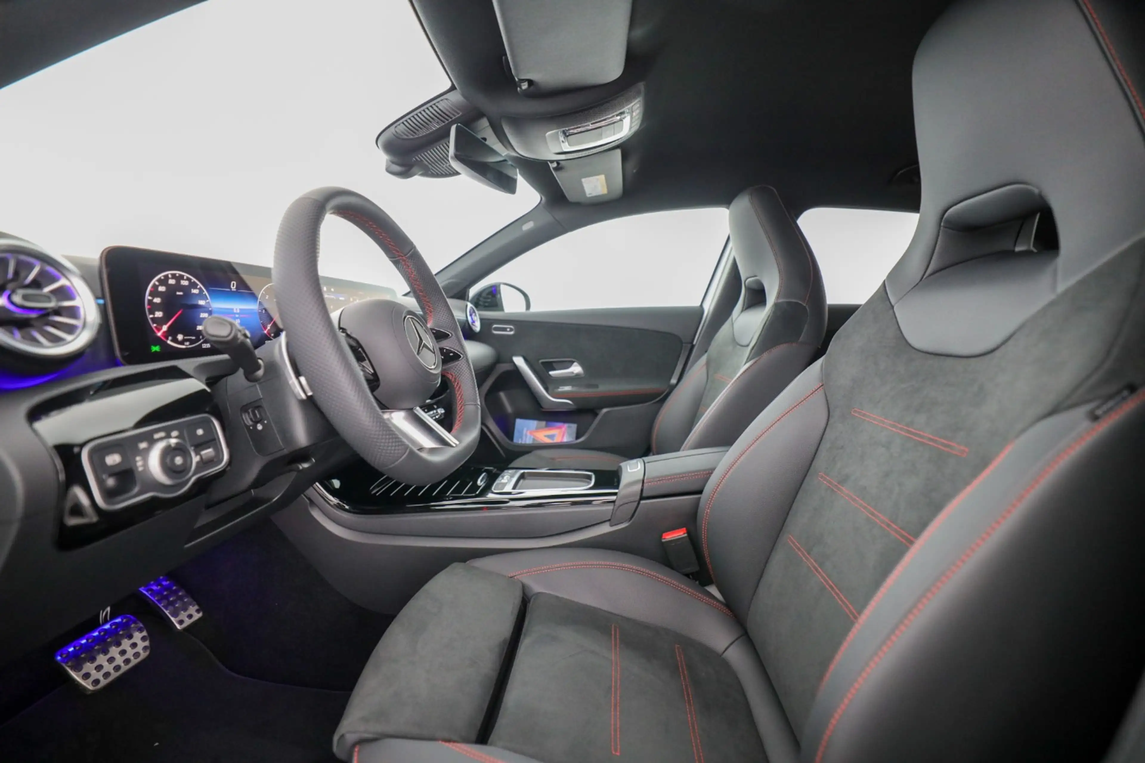 Mercedes-Benz A 180 d Kompaktlimousine Österreich-Edition Cam — photo 8
