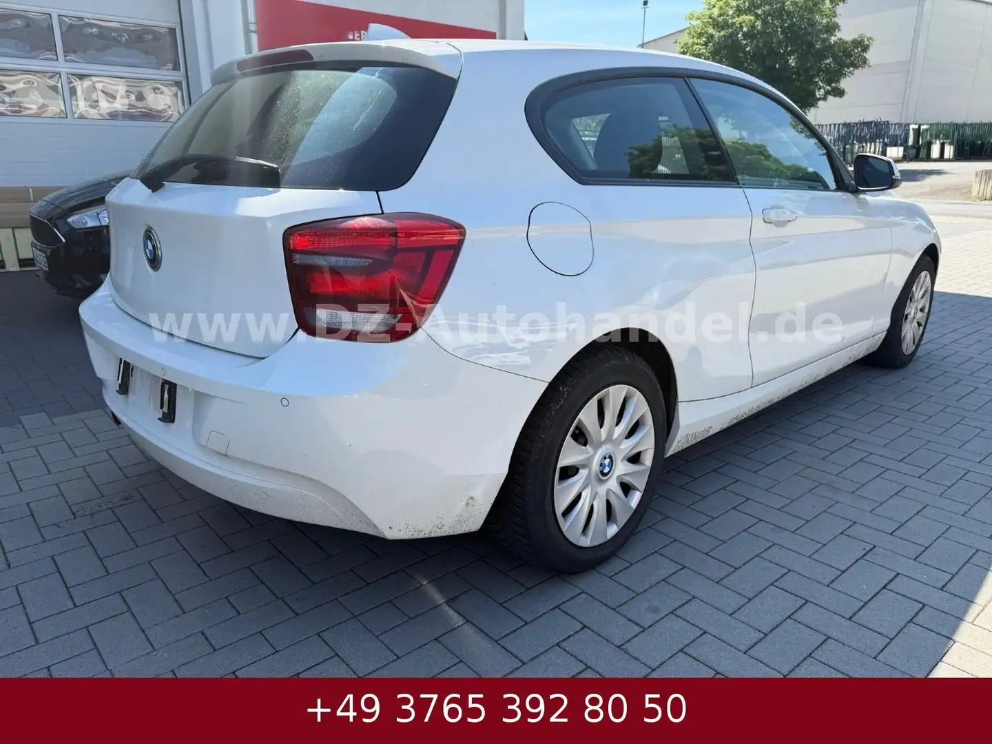 BMW 116 Baureihe 1 Lim. 3-trg. 116 i Blanc - 2