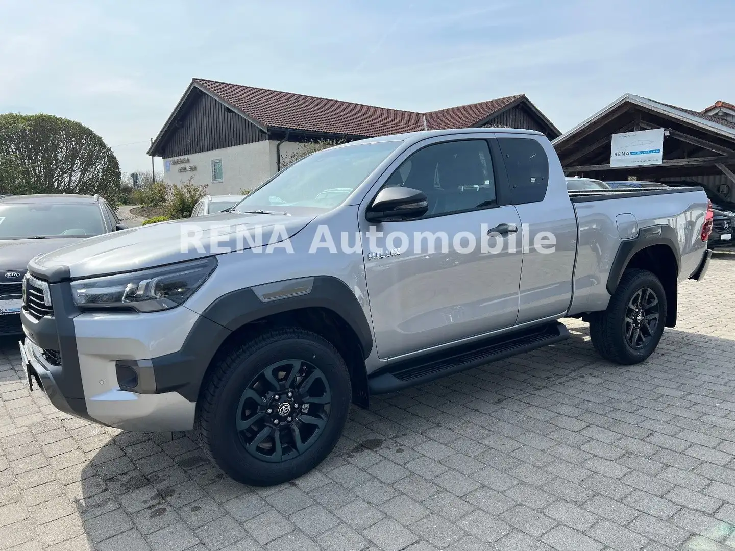 Toyota Hilux Invincible 2.8D-4D X-tra Cab*NAVI*360°2025 Plateado - 2