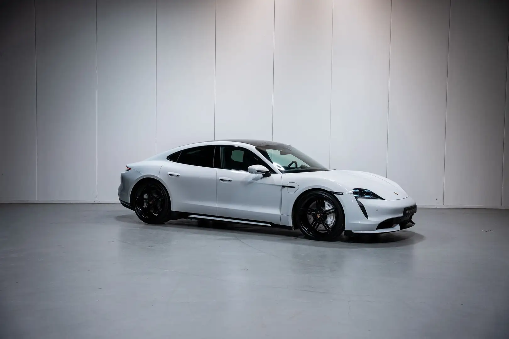 Porsche Taycan Turbo Blanc - 1