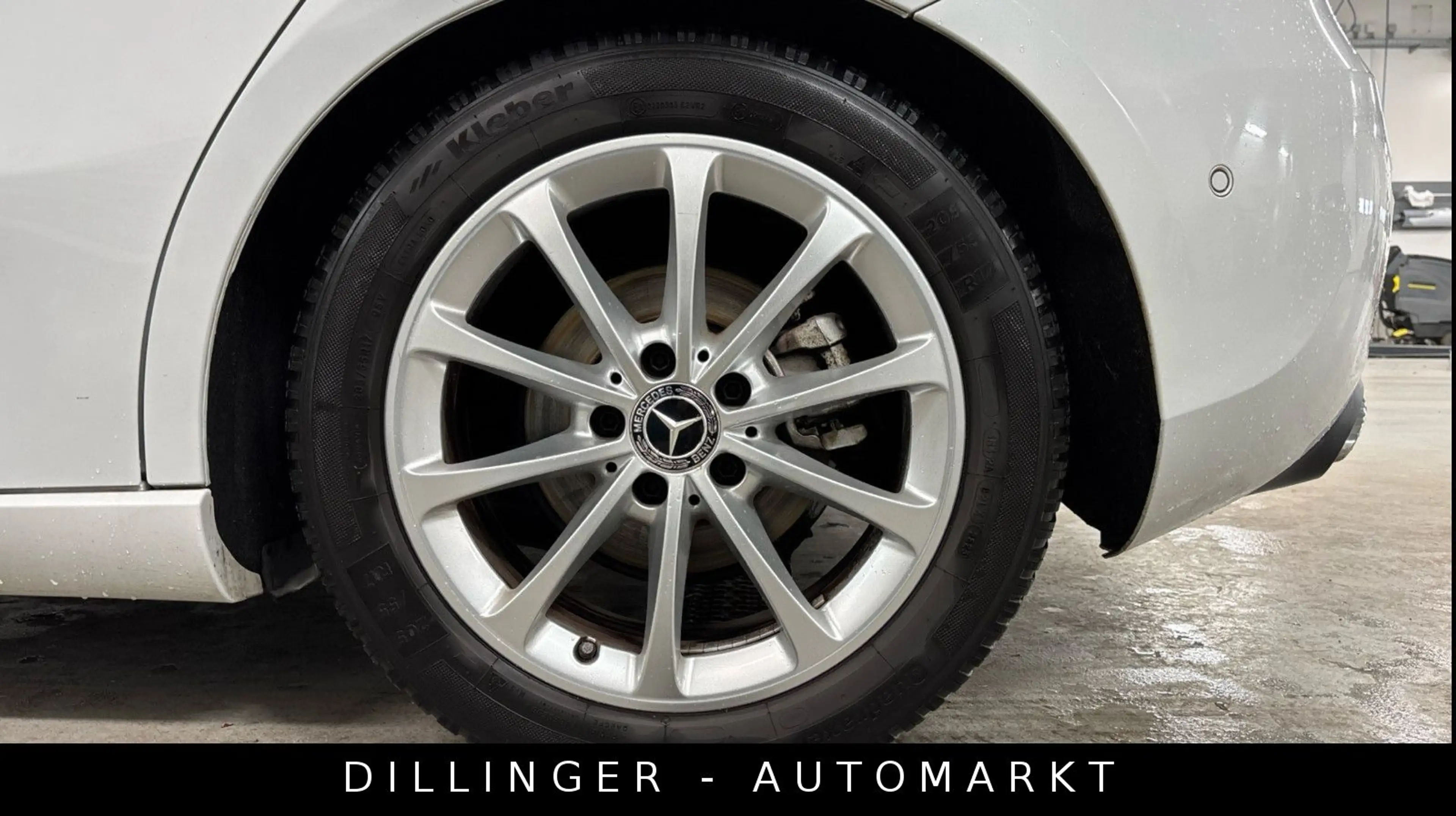 Mercedes-Benz A 180 d 7G LED Nav Kamera Tem PDC Leder AUTOMATIK — photo 13