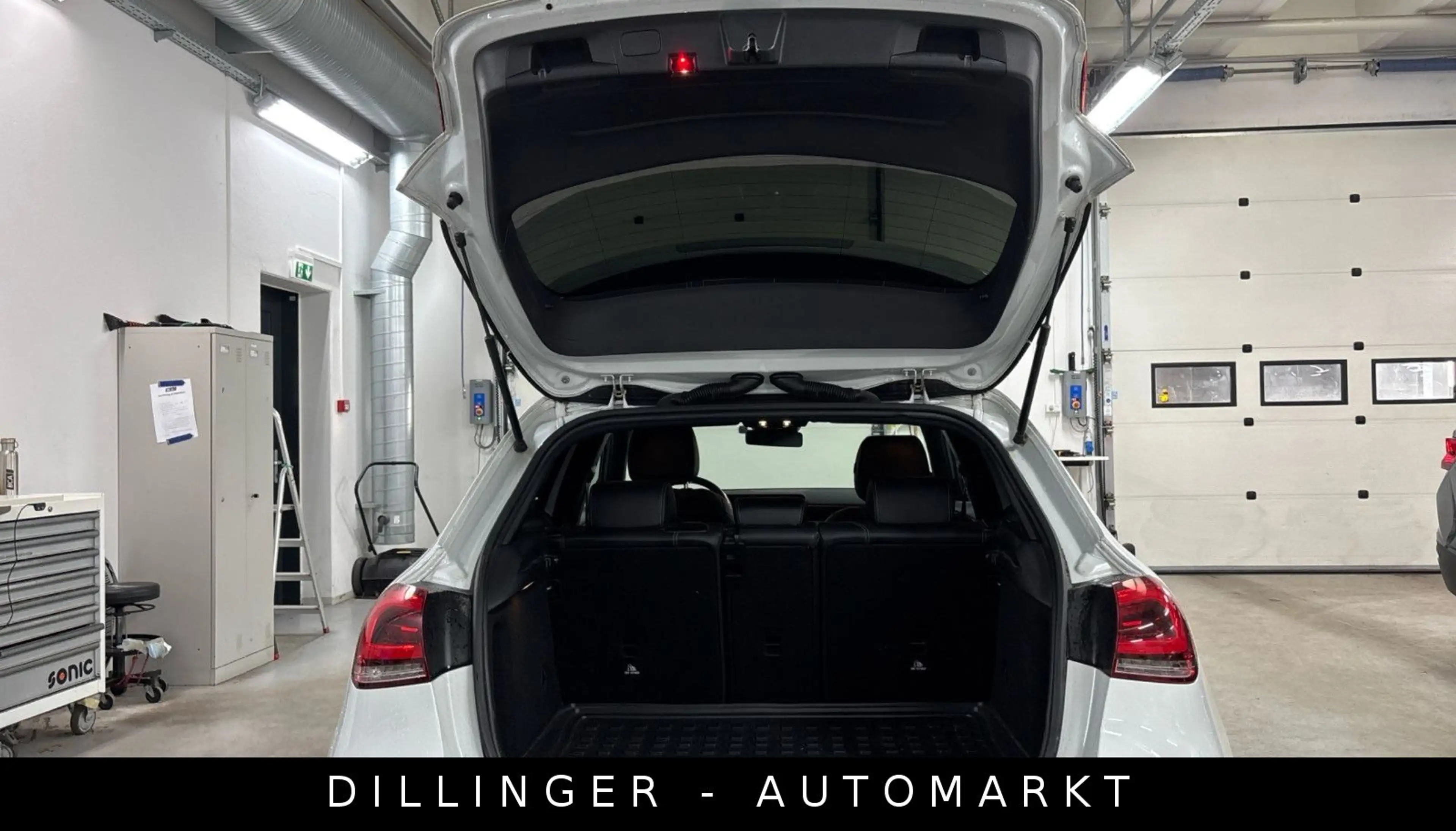 Mercedes-Benz A 180 d 7G LED Nav Kamera Tem PDC Leder AUTOMATIK — photo 14