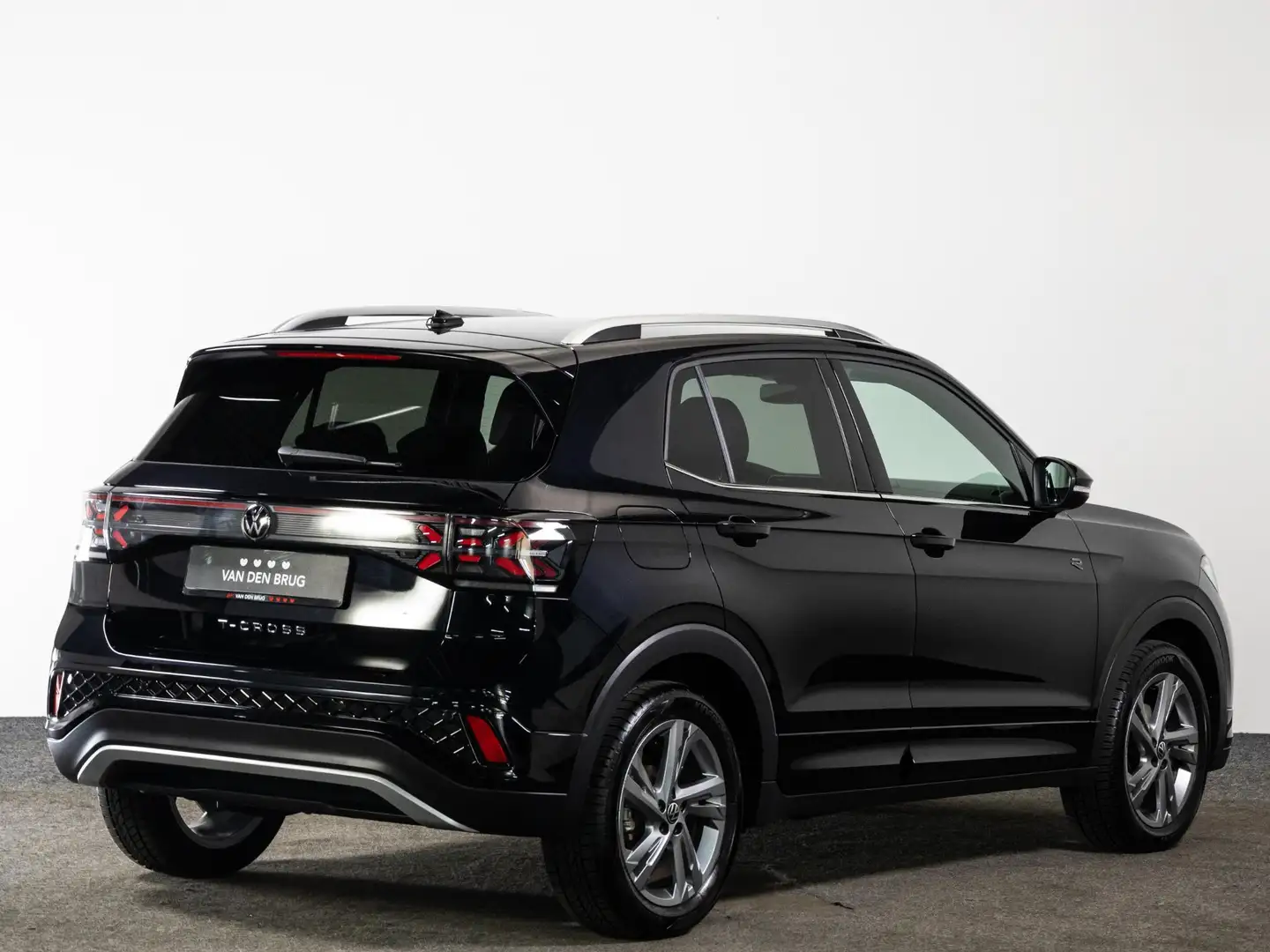 Volkswagen T-Cross R-Line 1.0 TSI 115pk Automaat | Stoelverwarming | Schwarz - 2