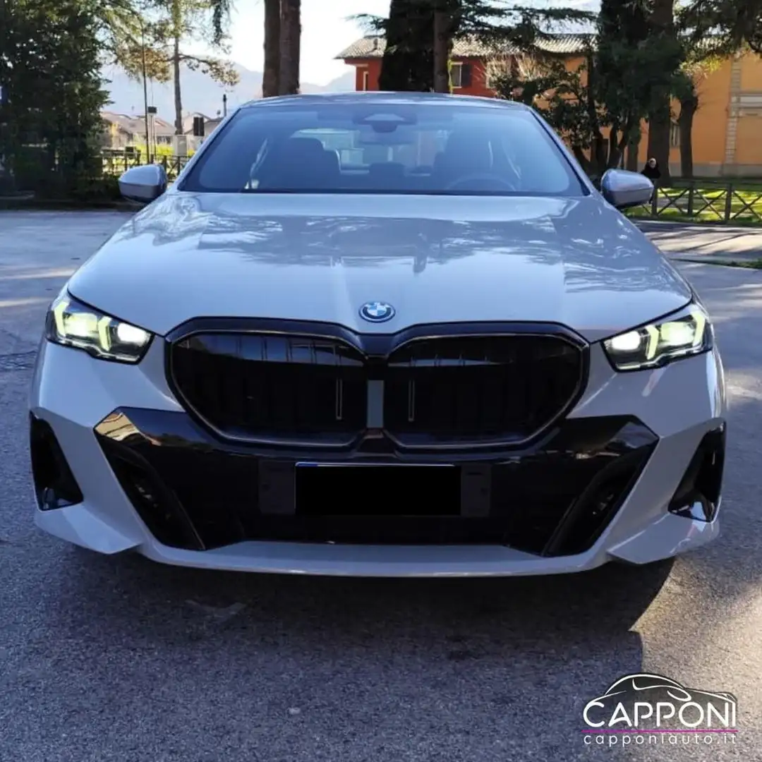 BMW 530 e xDrive Msport Grau - 2