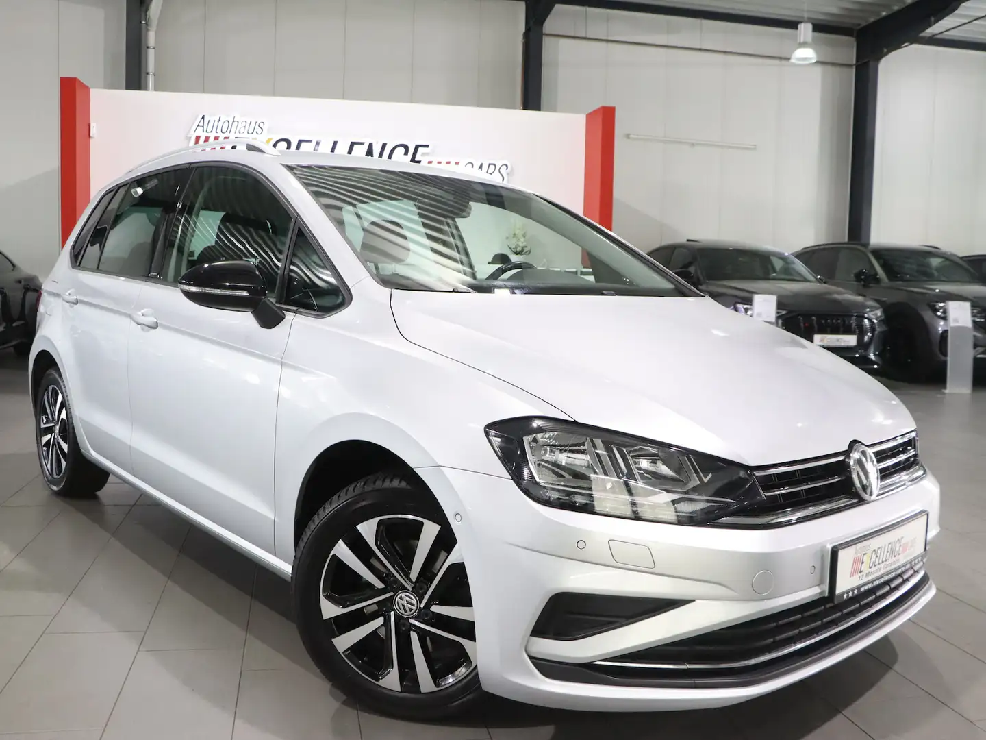 Volkswagen Golf Sportsvan 1.5 TSI DSG IQ.DRIVE / NAVI+APPLE Silber - 2