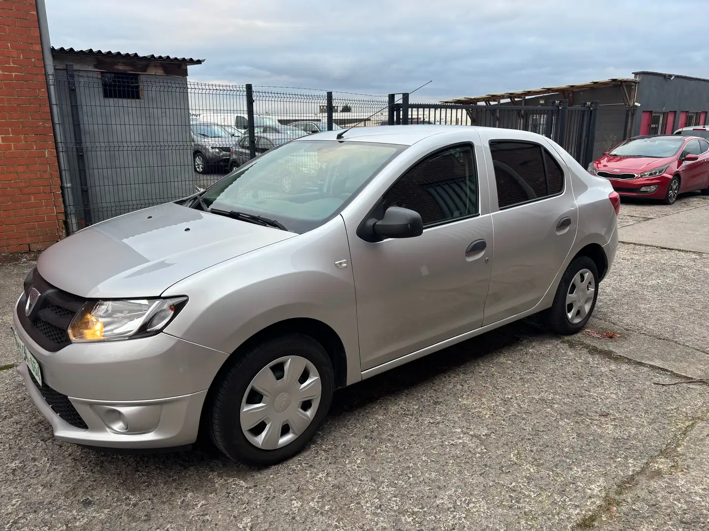 Dacia Logan Logan 1.2i Logan prête à immatriculer ! Gris - 2