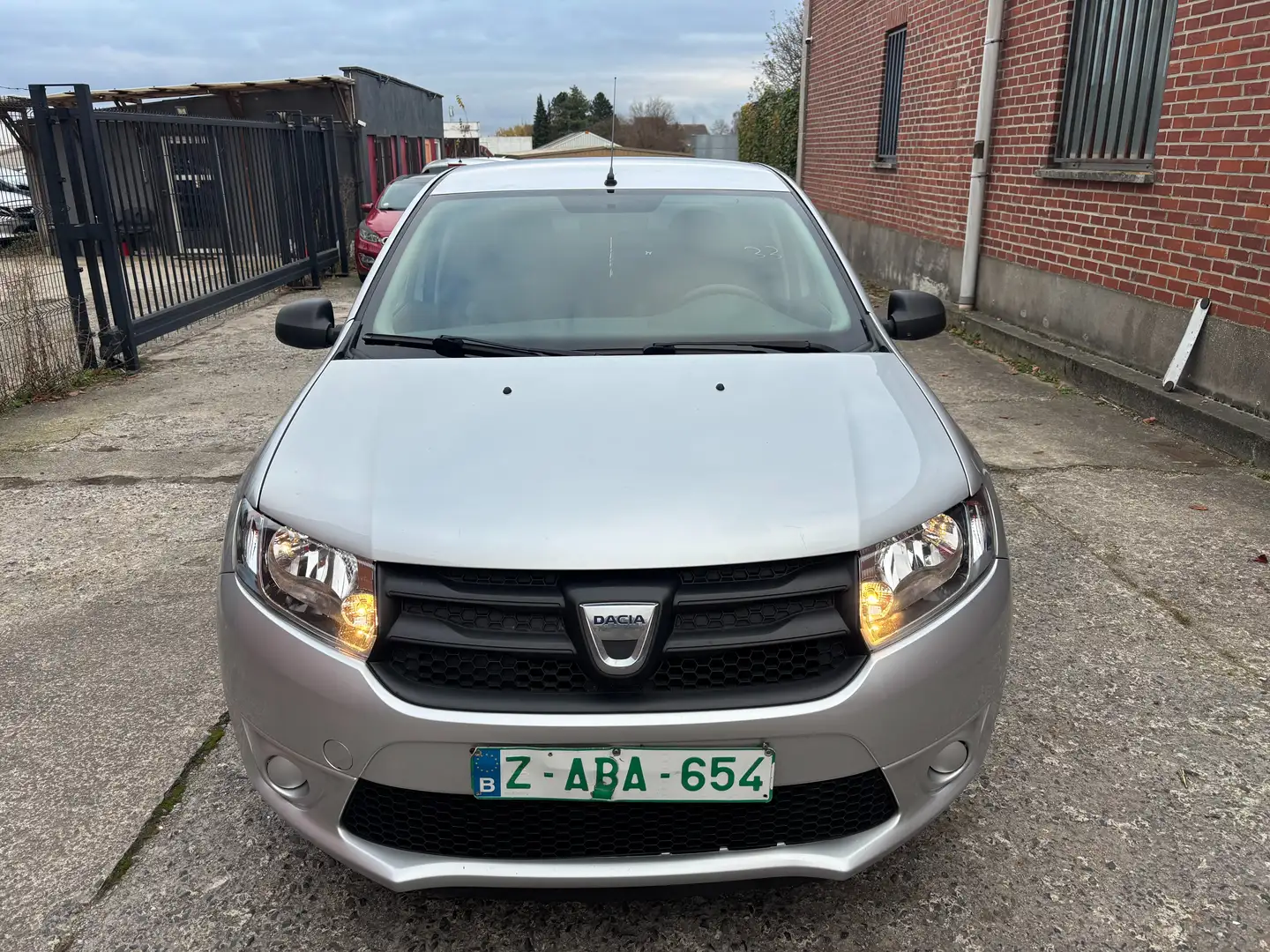 Dacia Logan Logan 1.2i Logan prête à immatriculer ! Gris - 1