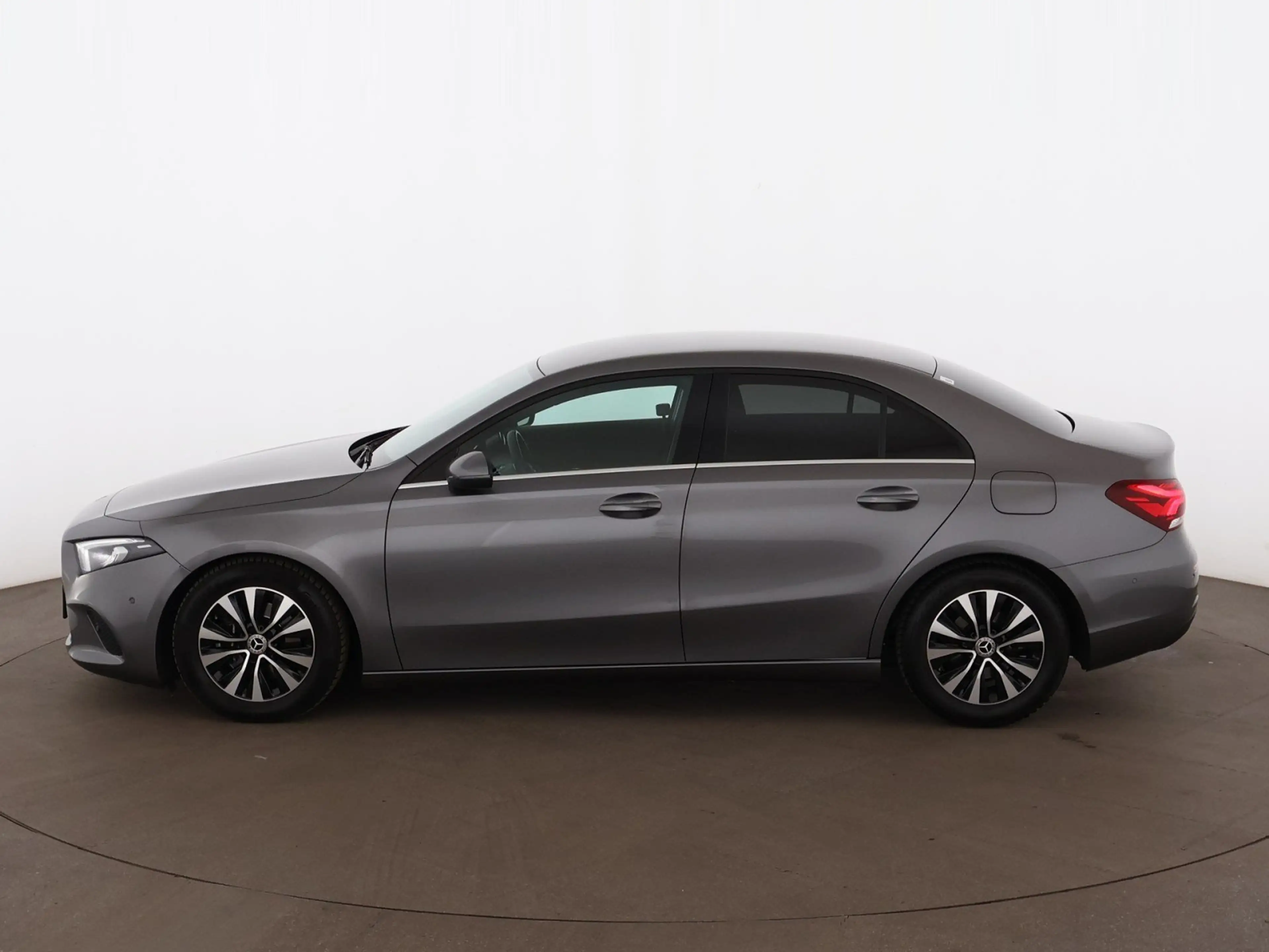 Mercedes-Benz A 180 d Style Aut LED LEDER NAVI SITZHZG R-CAM — photo 5