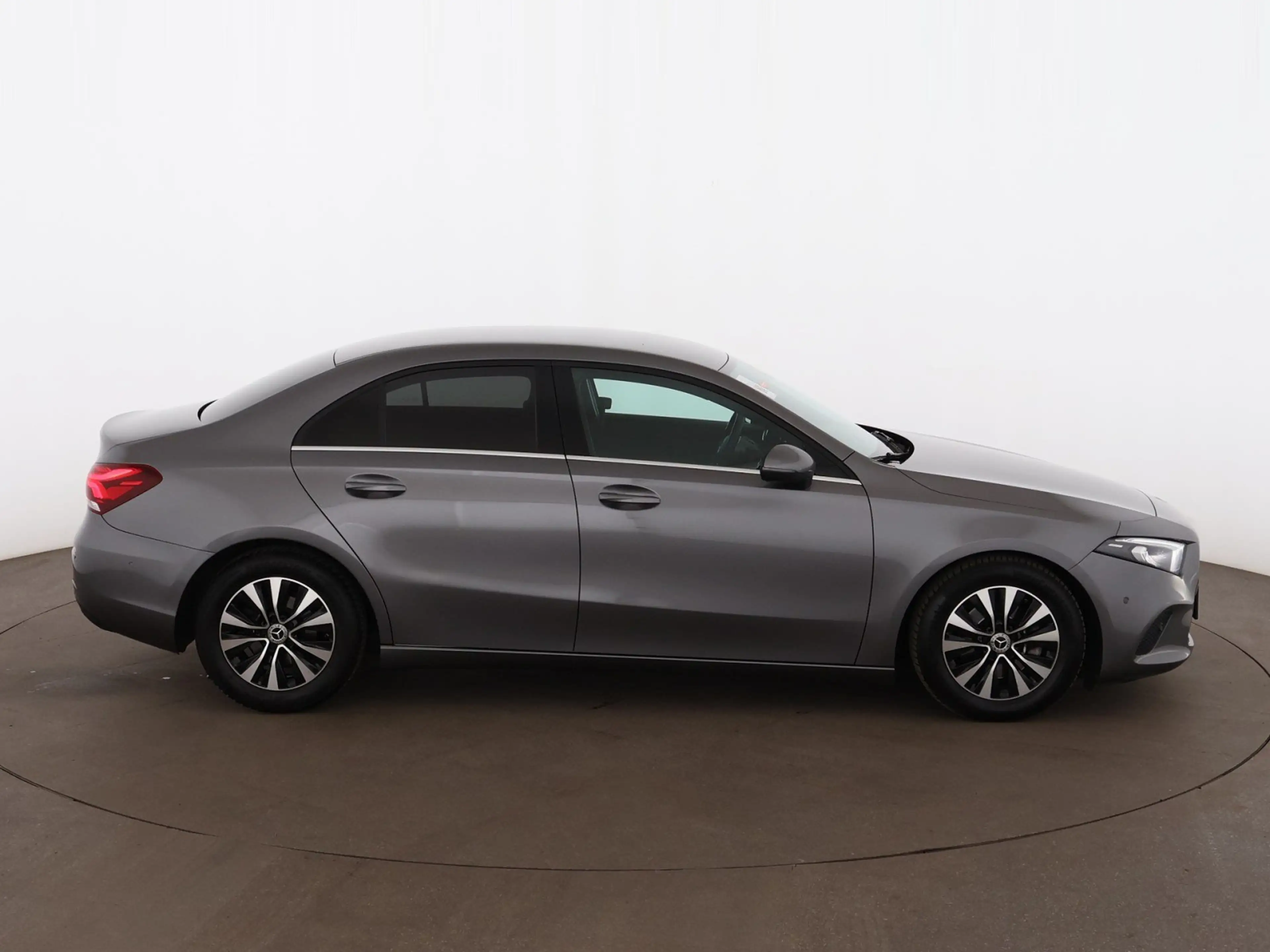 Mercedes-Benz A 180 d Style Aut LED LEDER NAVI SITZHZG R-CAM — photo 9