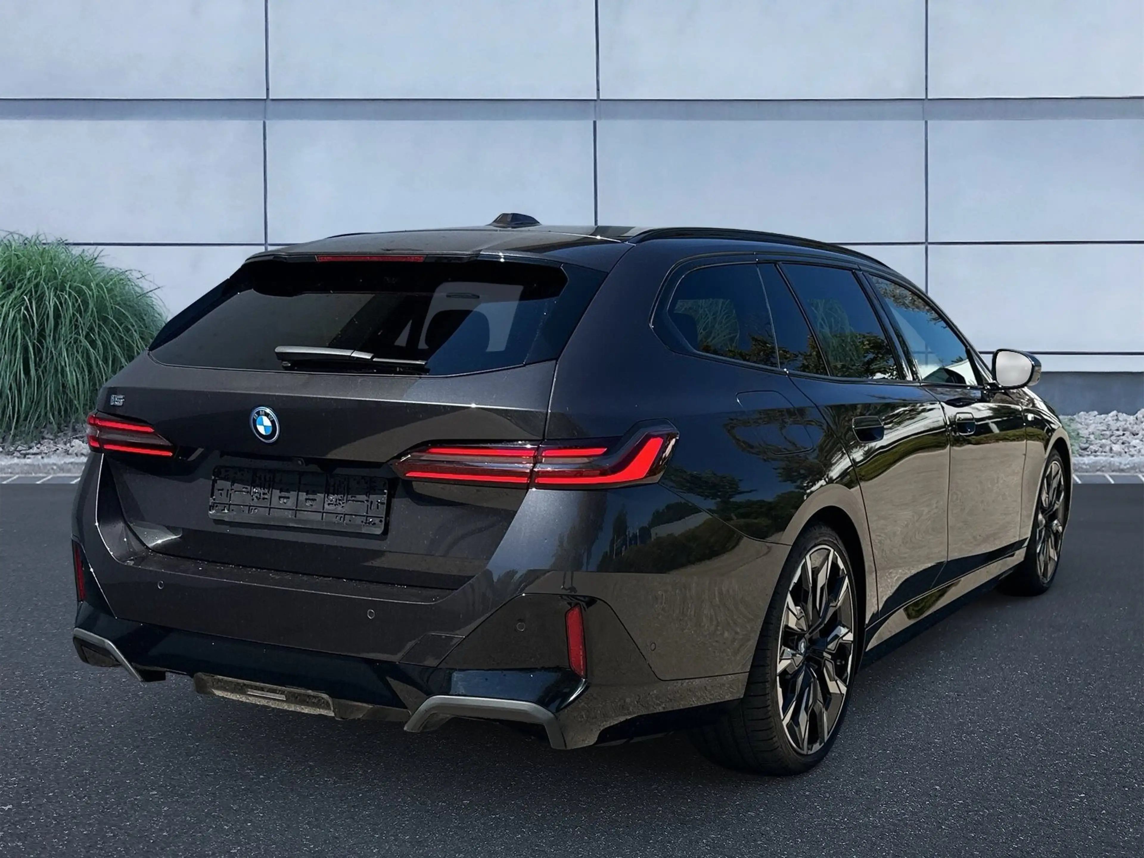 BMW i5 eDrive40 Touring — photo 3