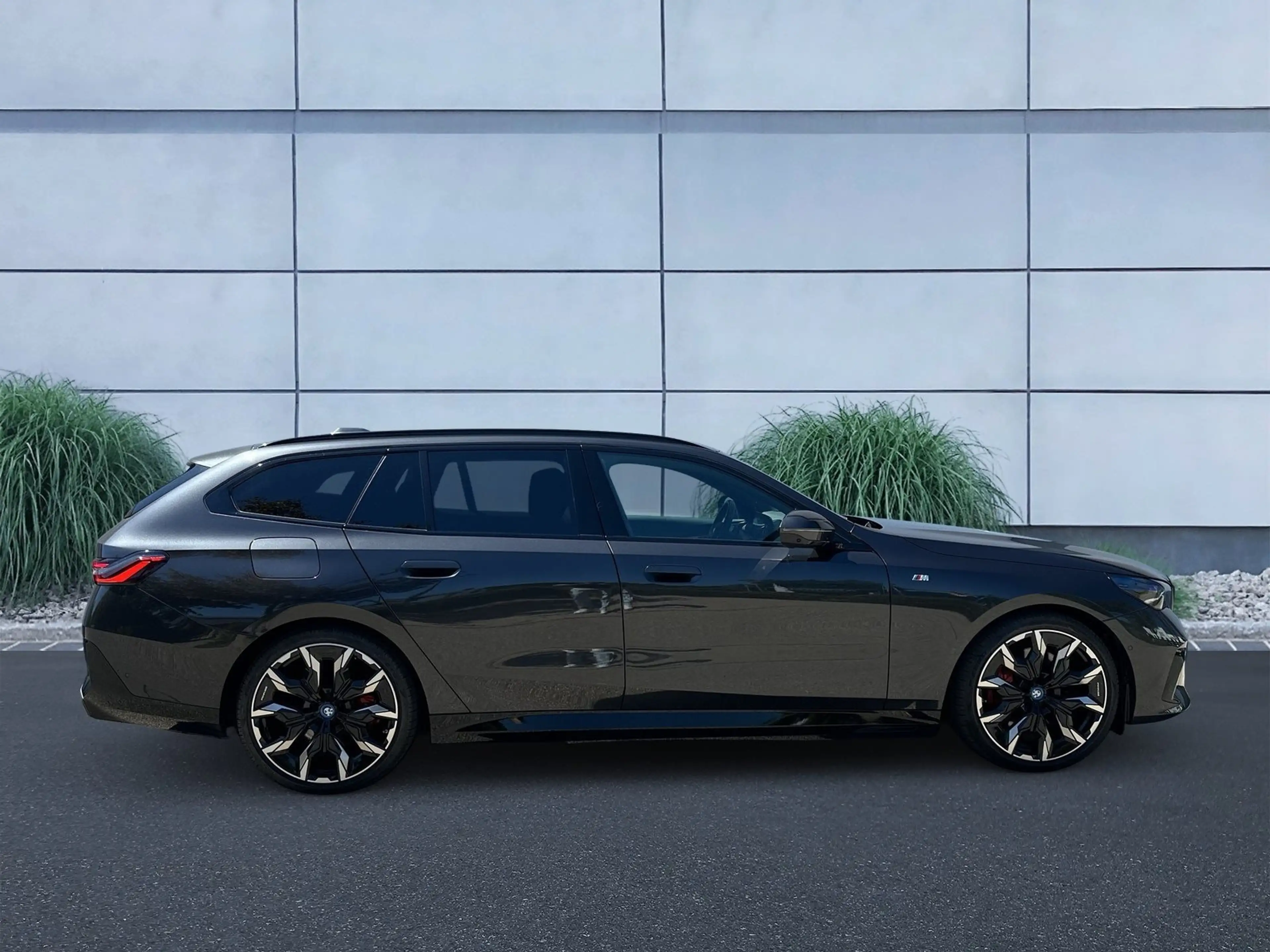 BMW i5 eDrive40 Touring — photo 2