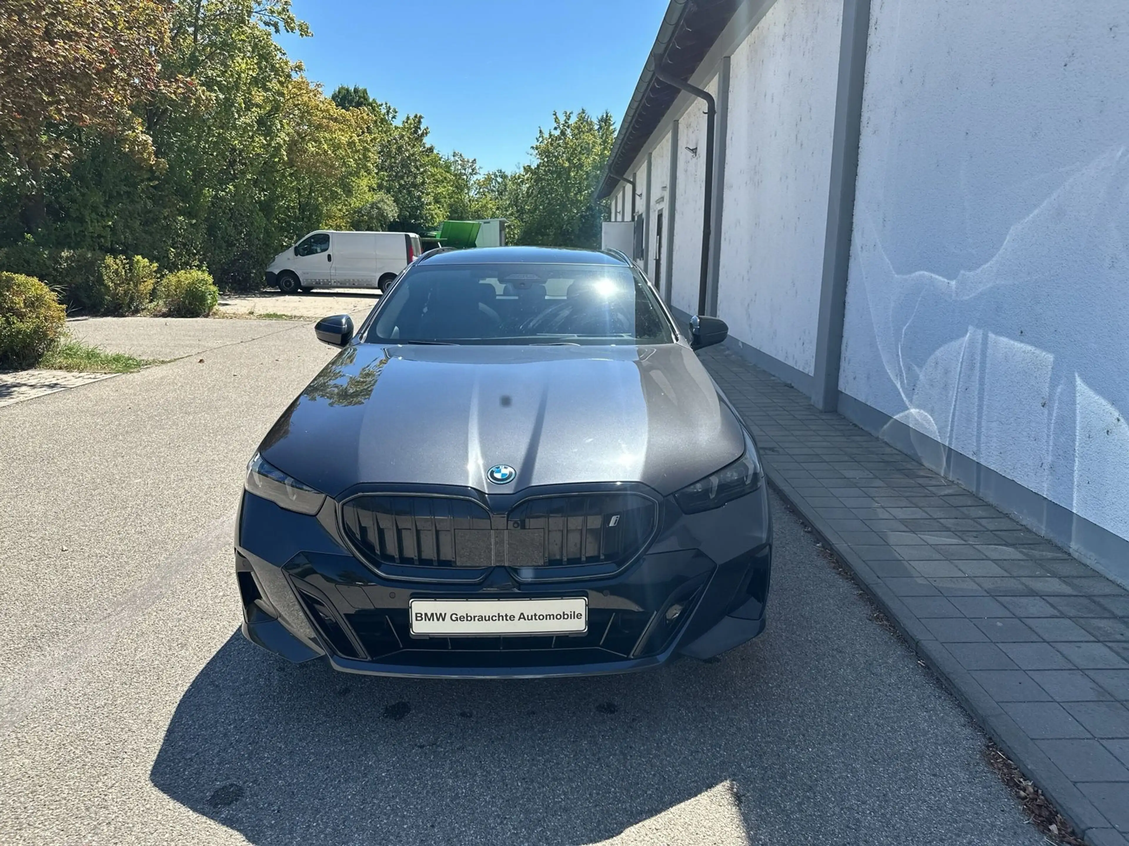 BMW i5 eDrive40 Touring — photo 13