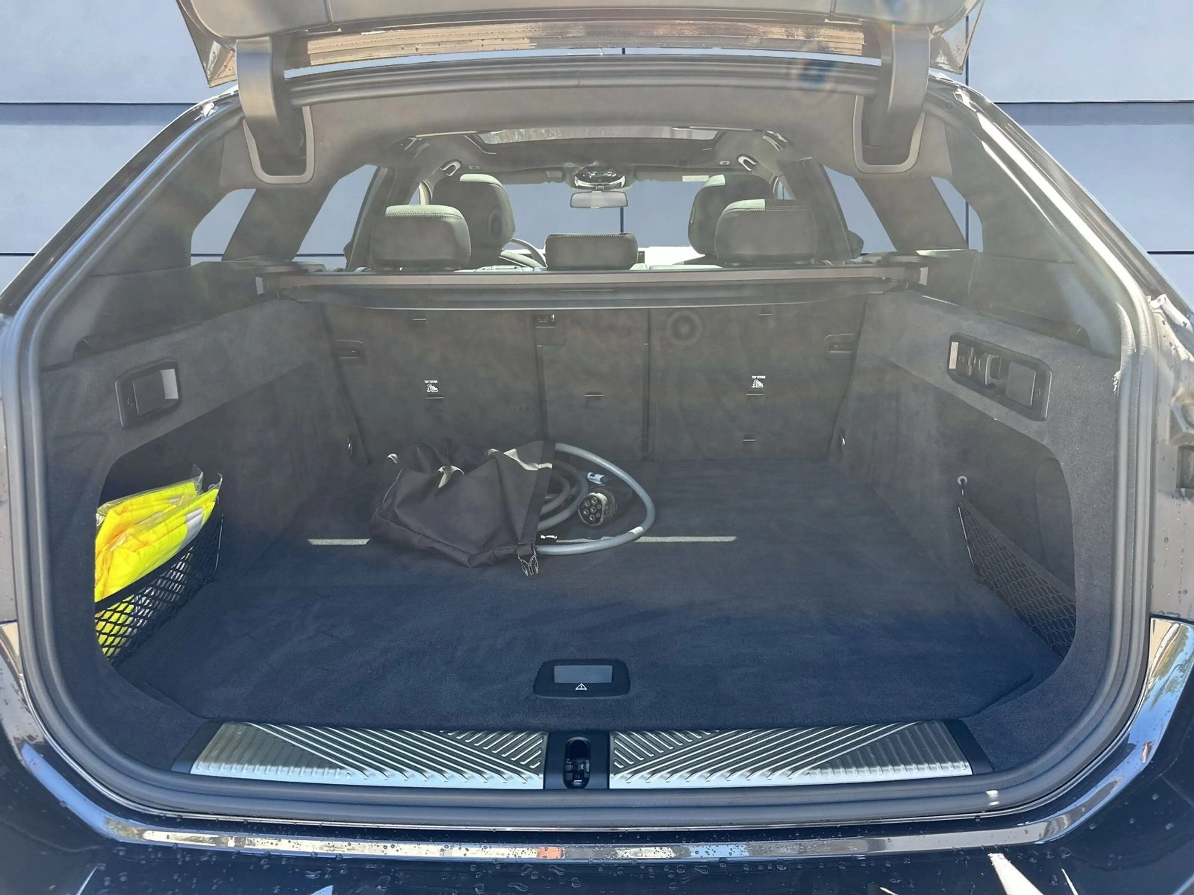 BMW i5 eDrive40 Touring — photo 11