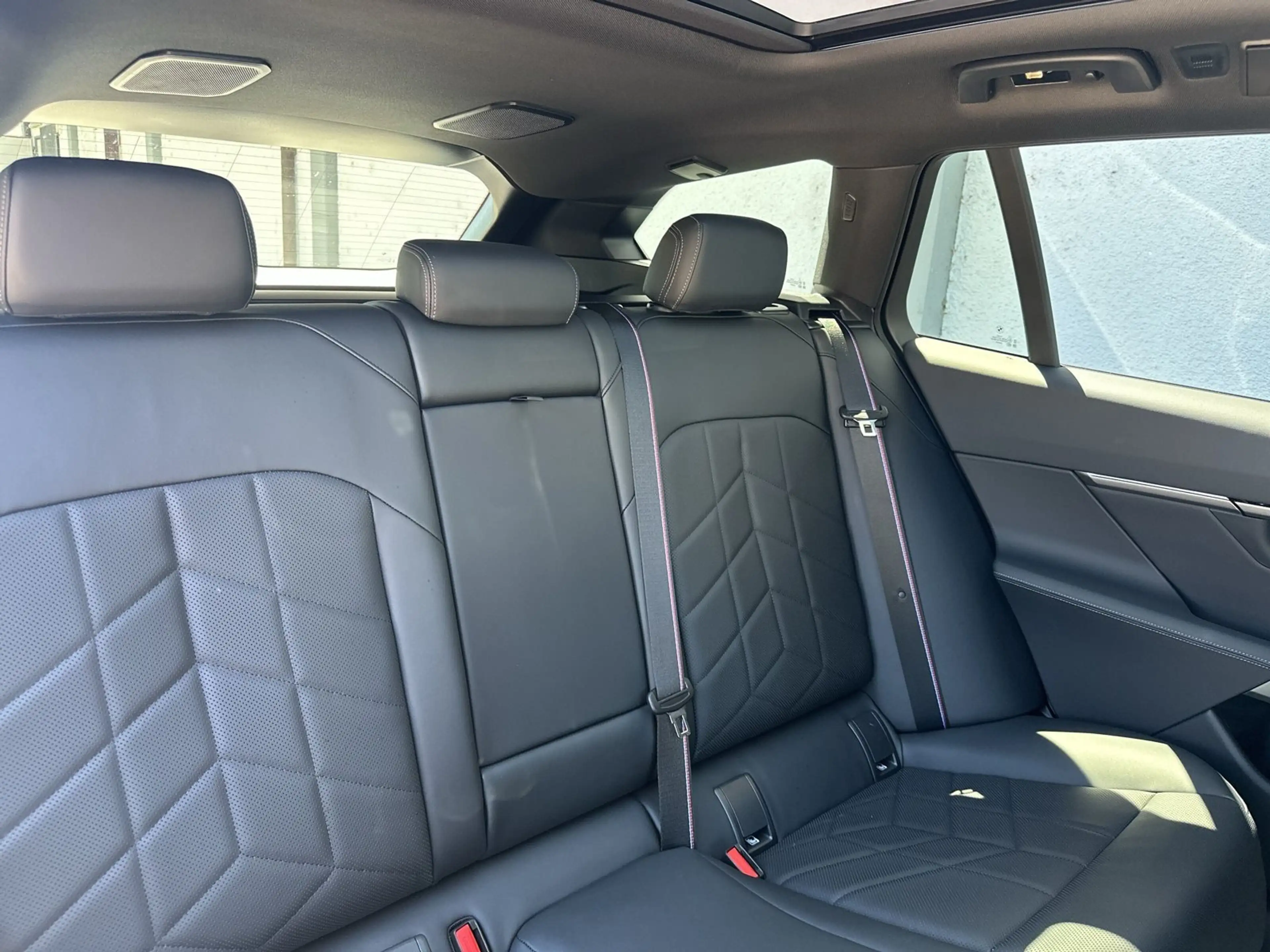 BMW i5 eDrive40 Touring — photo 10