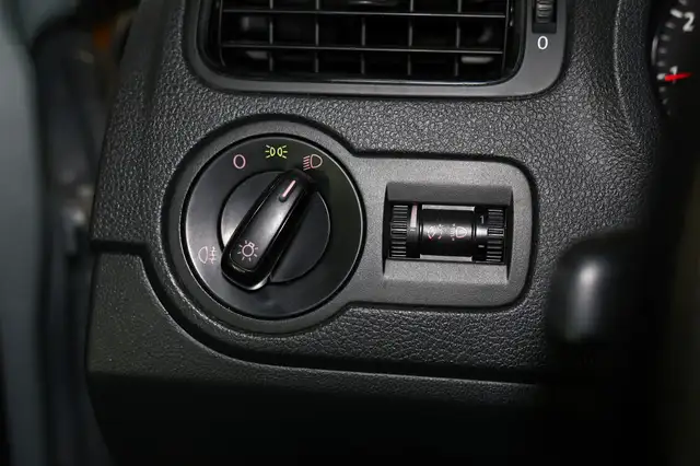Volkswagen Polo view 12