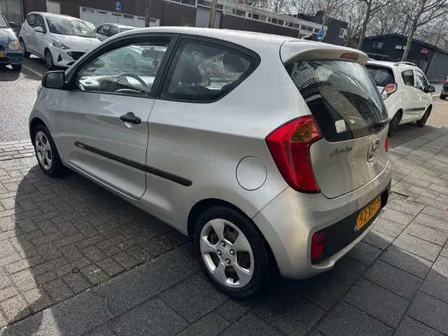 Kia Picanto view 8
