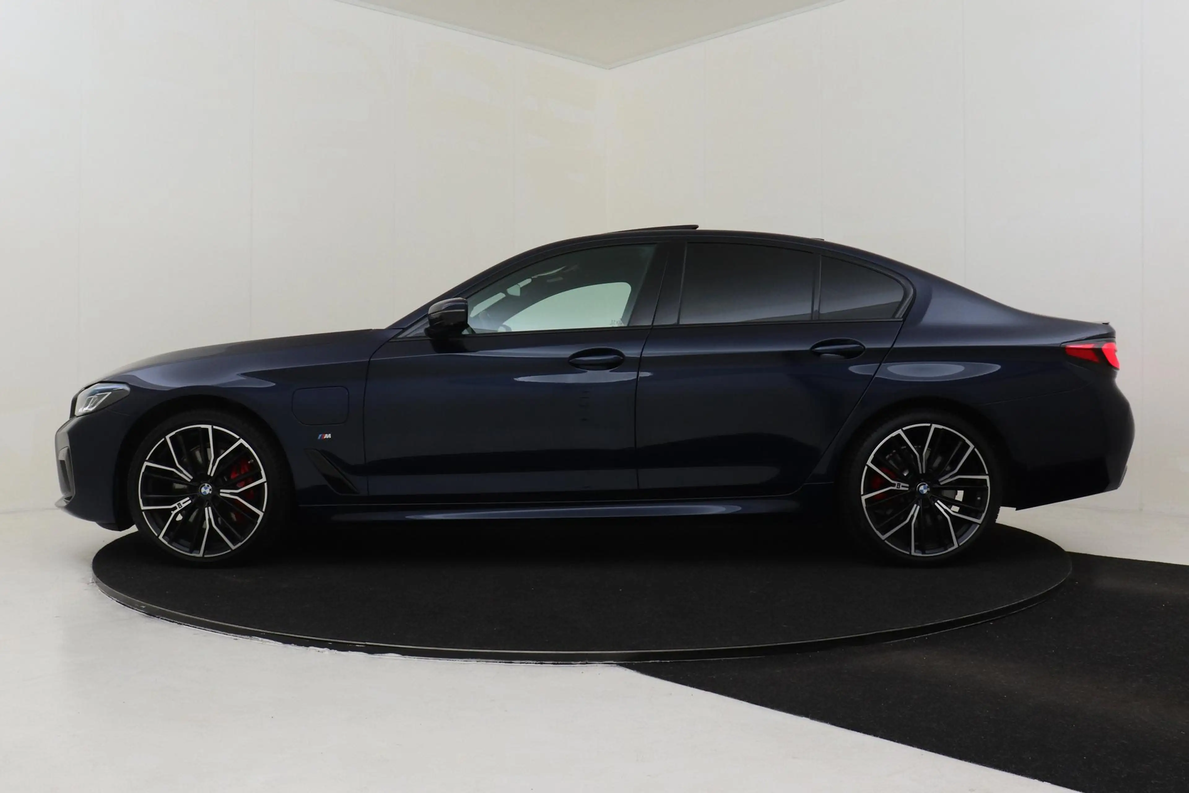 BMW 530 5-SERIE 530E XDRIVE HIGH EXECUTIVE -PANO.DAK|HARMA — photo 7