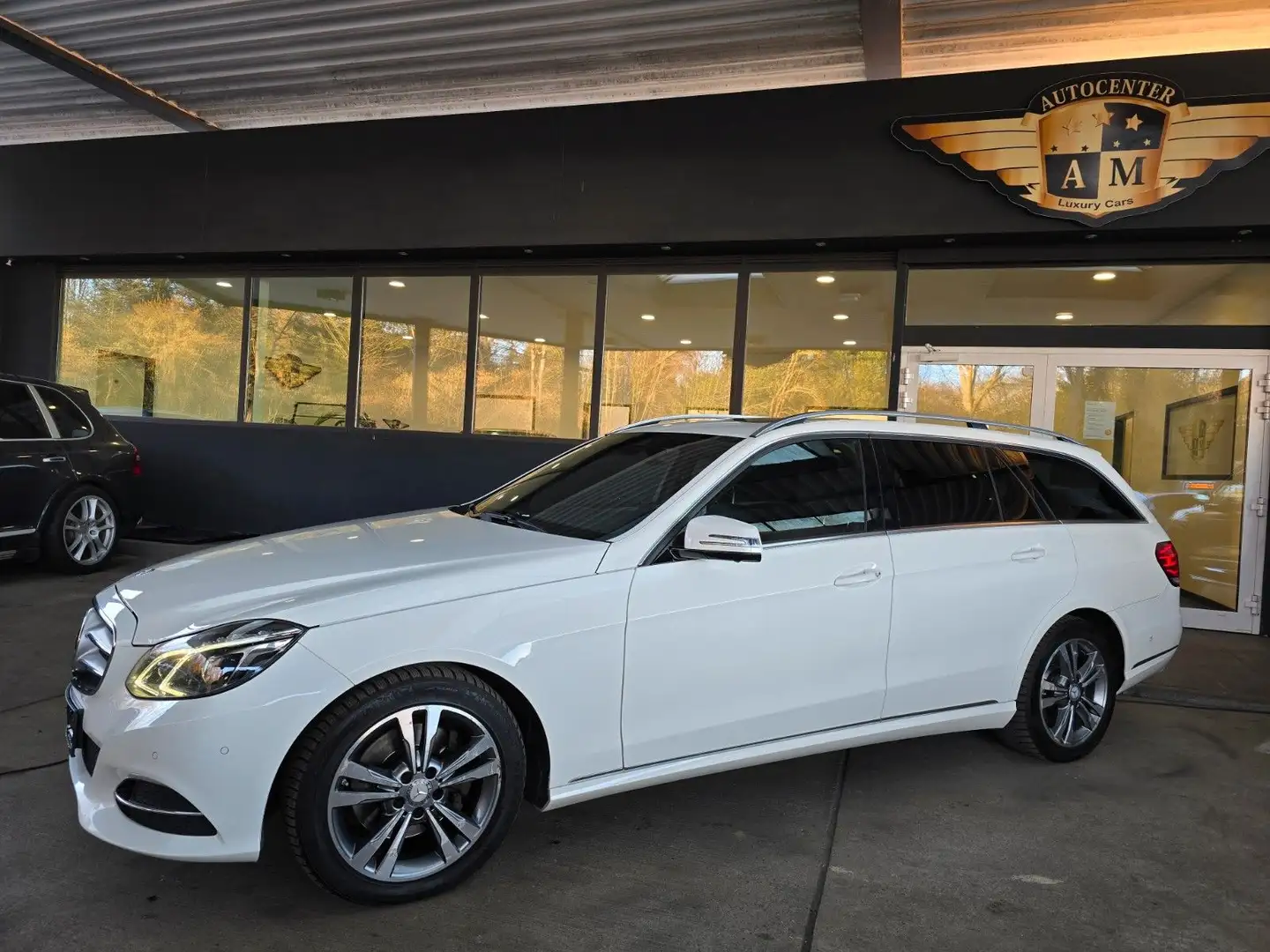 Mercedes-Benz E 300 T BlueTec AVANTGARDE LEDER/360°KAMERA/VOLL Weiß - 2