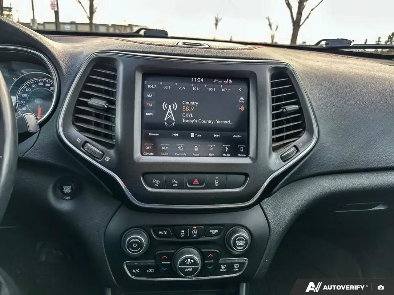 Jeep Cherokee снимка Jeep Cherokee