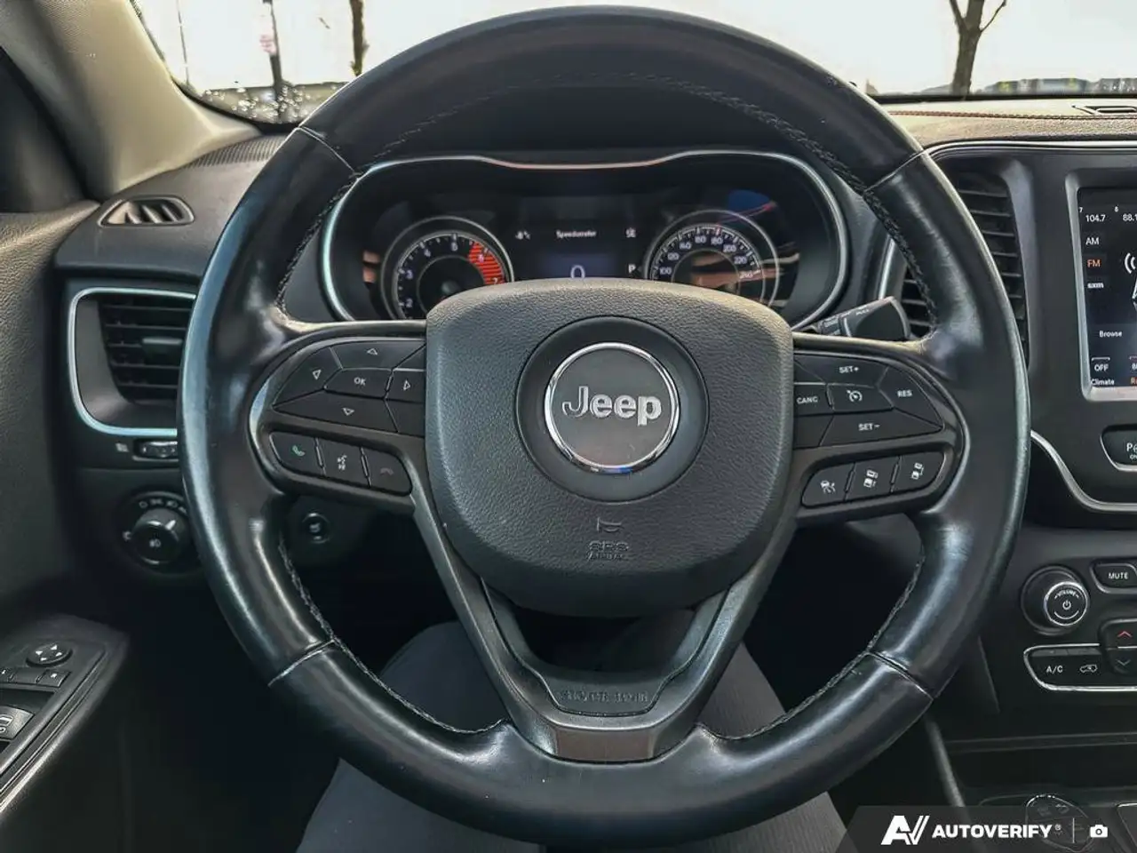 Jeep Cherokee снимка Jeep Cherokee