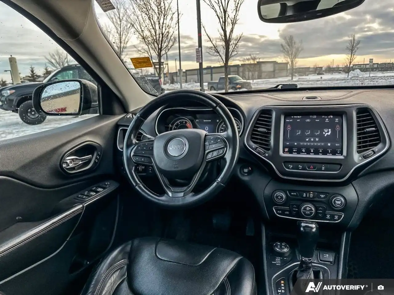 Jeep Cherokee снимка Jeep Cherokee