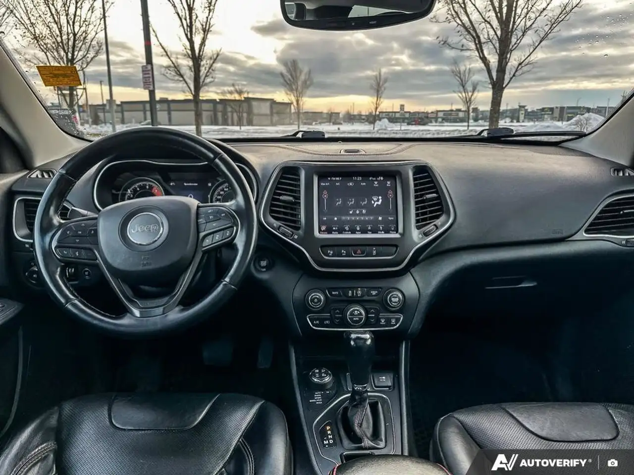 Jeep Cherokee снимка Jeep Cherokee