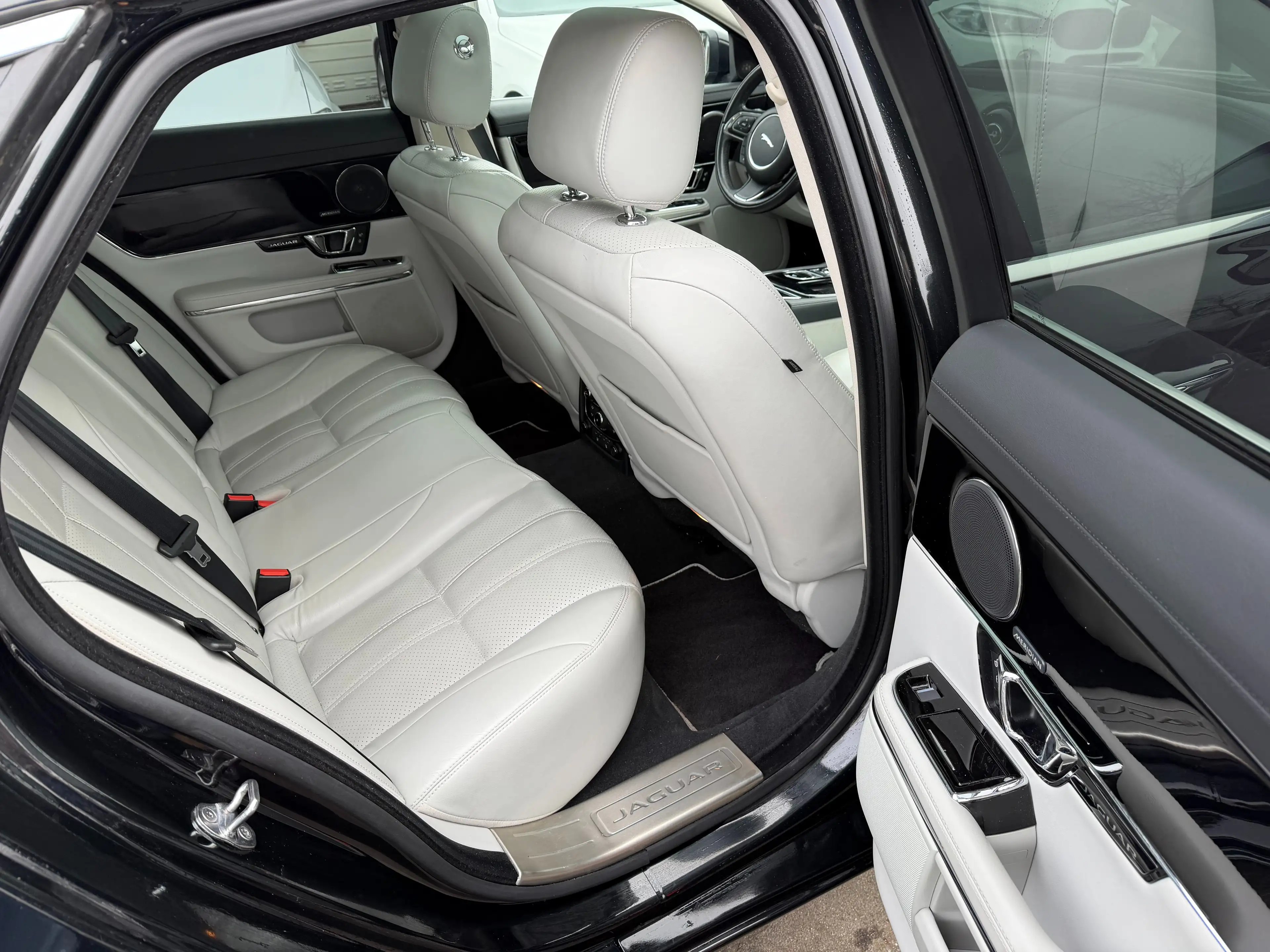 Jaguar XJ Premium Luxury 3.0d V6~Meridian~Leder~Pano~VOLL — photo 12