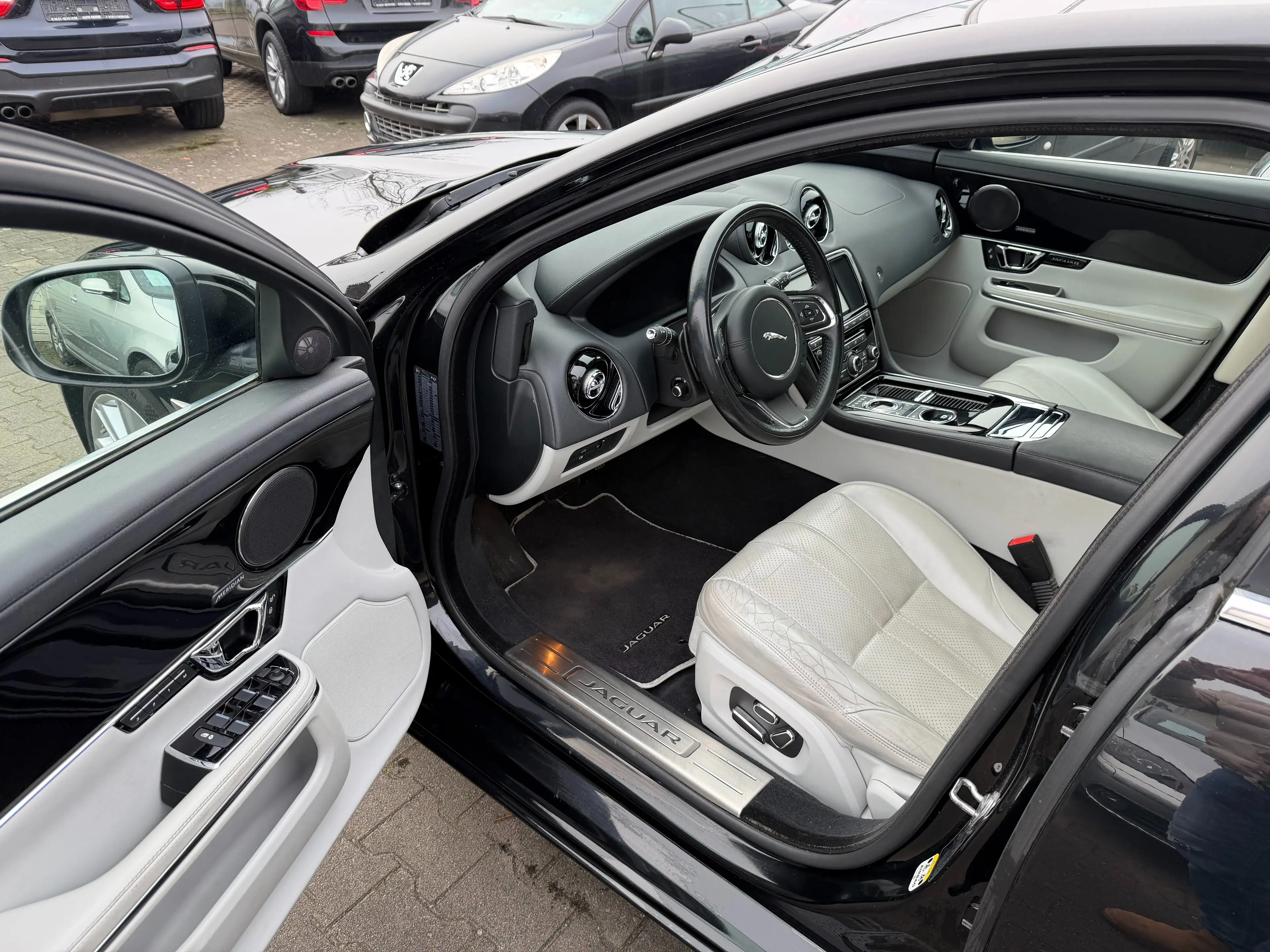 Jaguar XJ Premium Luxury 3.0d V6~Meridian~Leder~Pano~VOLL — photo 7