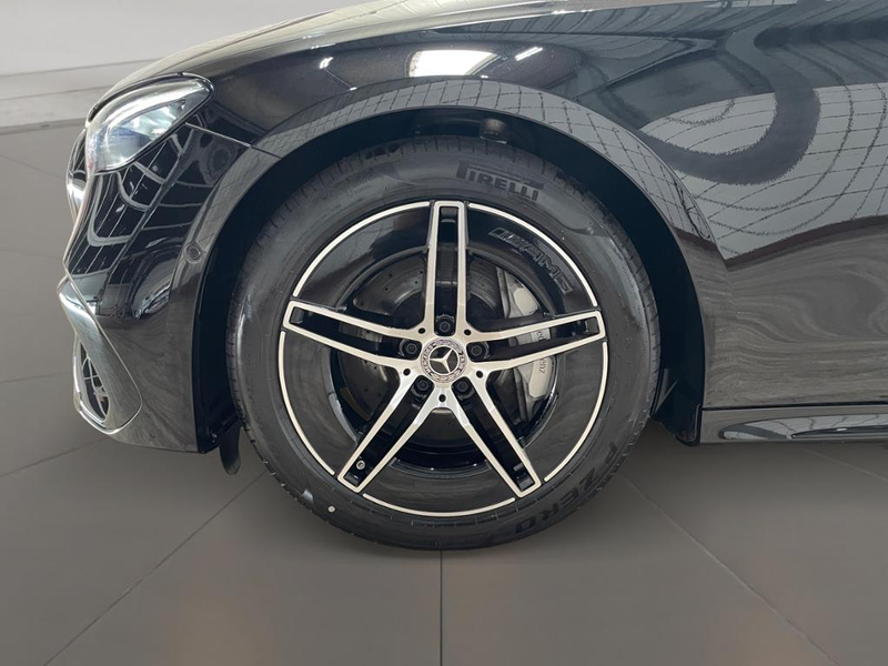 Mercedes-Benz E 220 d AMG AMG+MBUX+Night+Pano+SHD+Wide+Cam+LED — photo 7