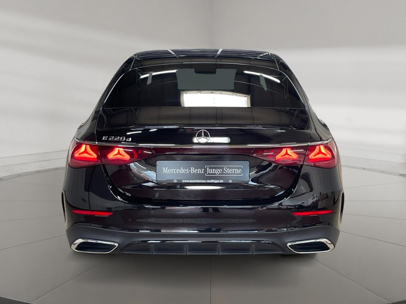 Mercedes-Benz E 220 d AMG AMG+MBUX+Night+Pano+SHD+Wide+Cam+LED — photo 5