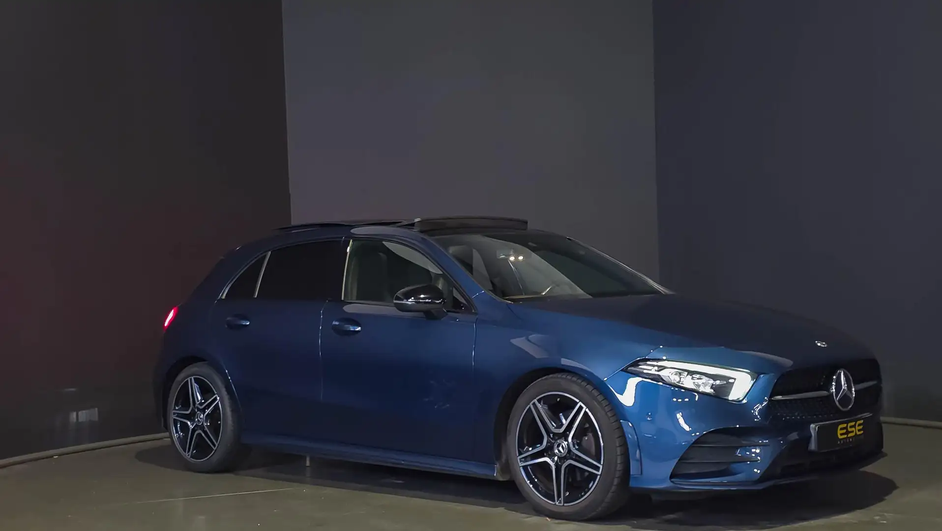 Mercedes-Benz A 180 AMG Line | Panorama | Camera | Carplay Blau - 2