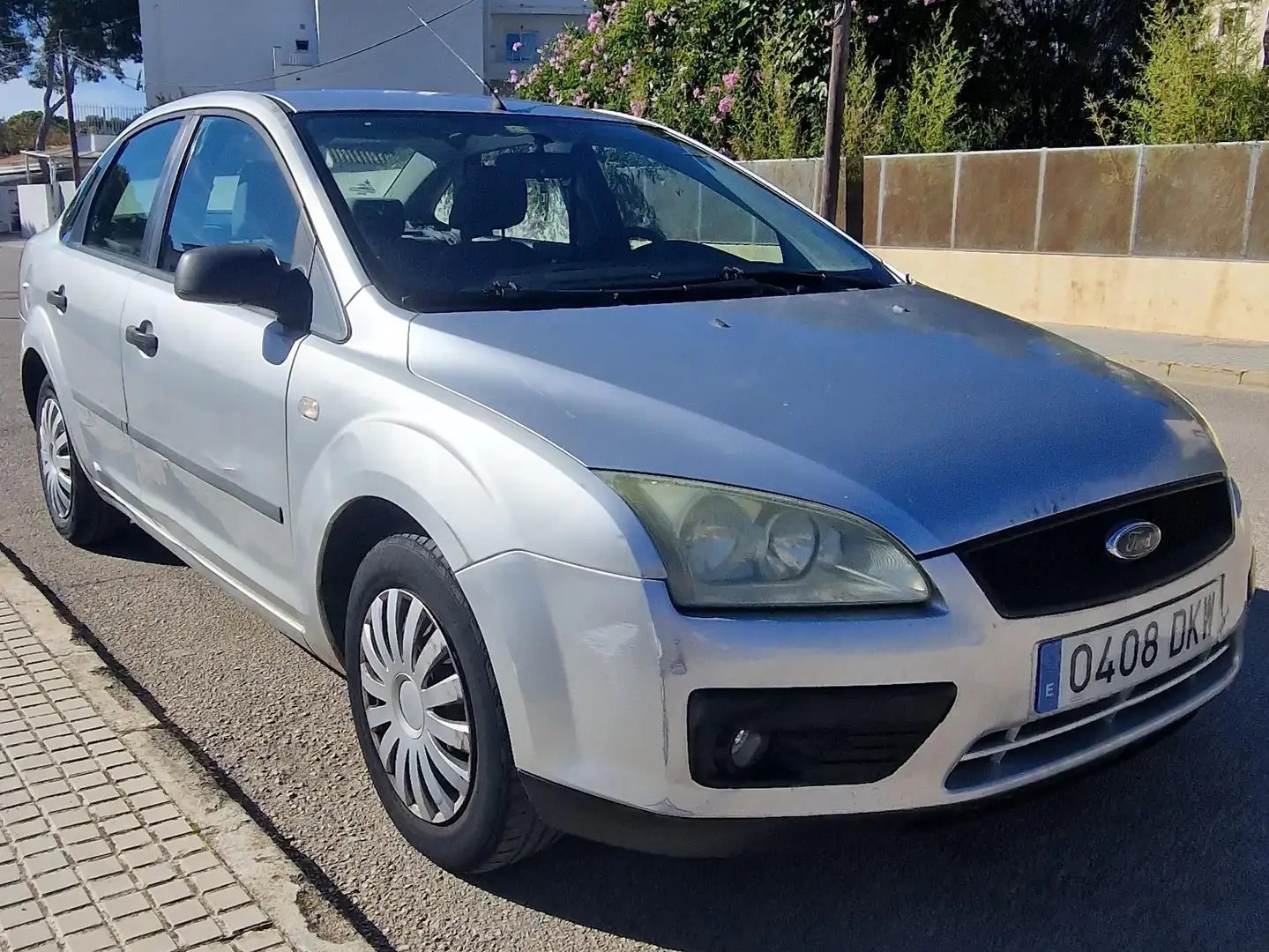 Ford Focus Focus 1.6 Trend 115 Plateado - 1