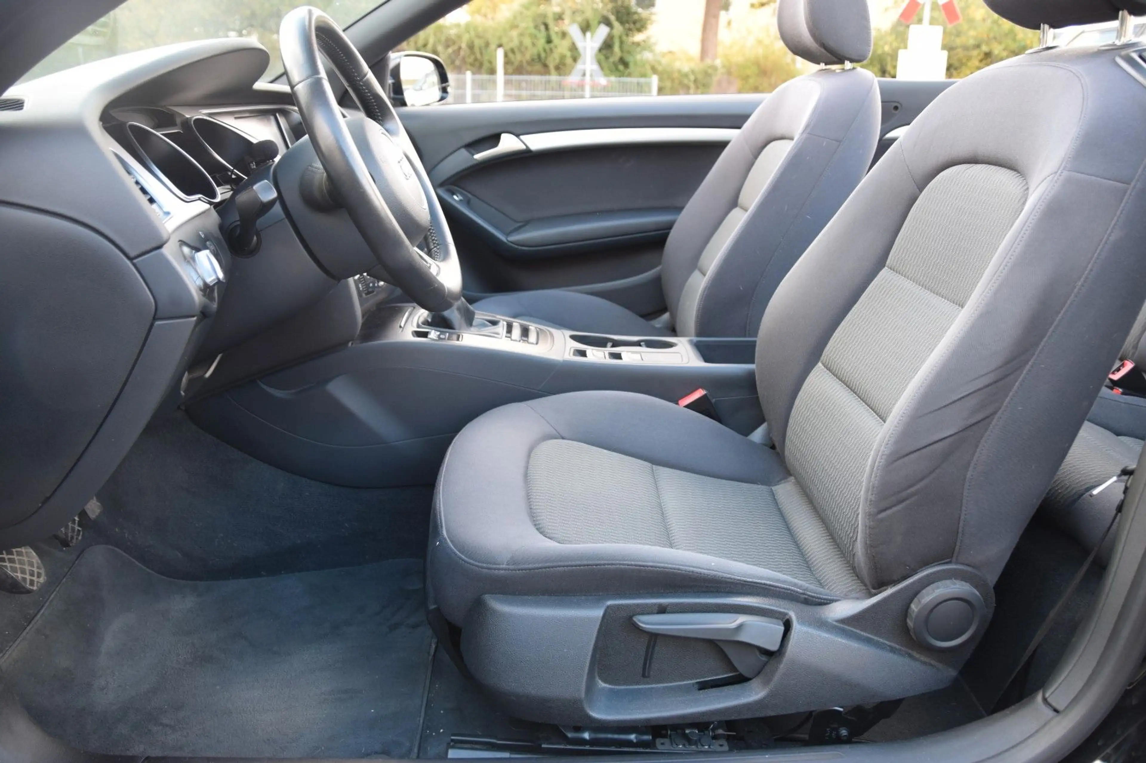 Audi A5 Cabriolet 1.8 TFSI*1. HAND*AHK*PDC — photo 9