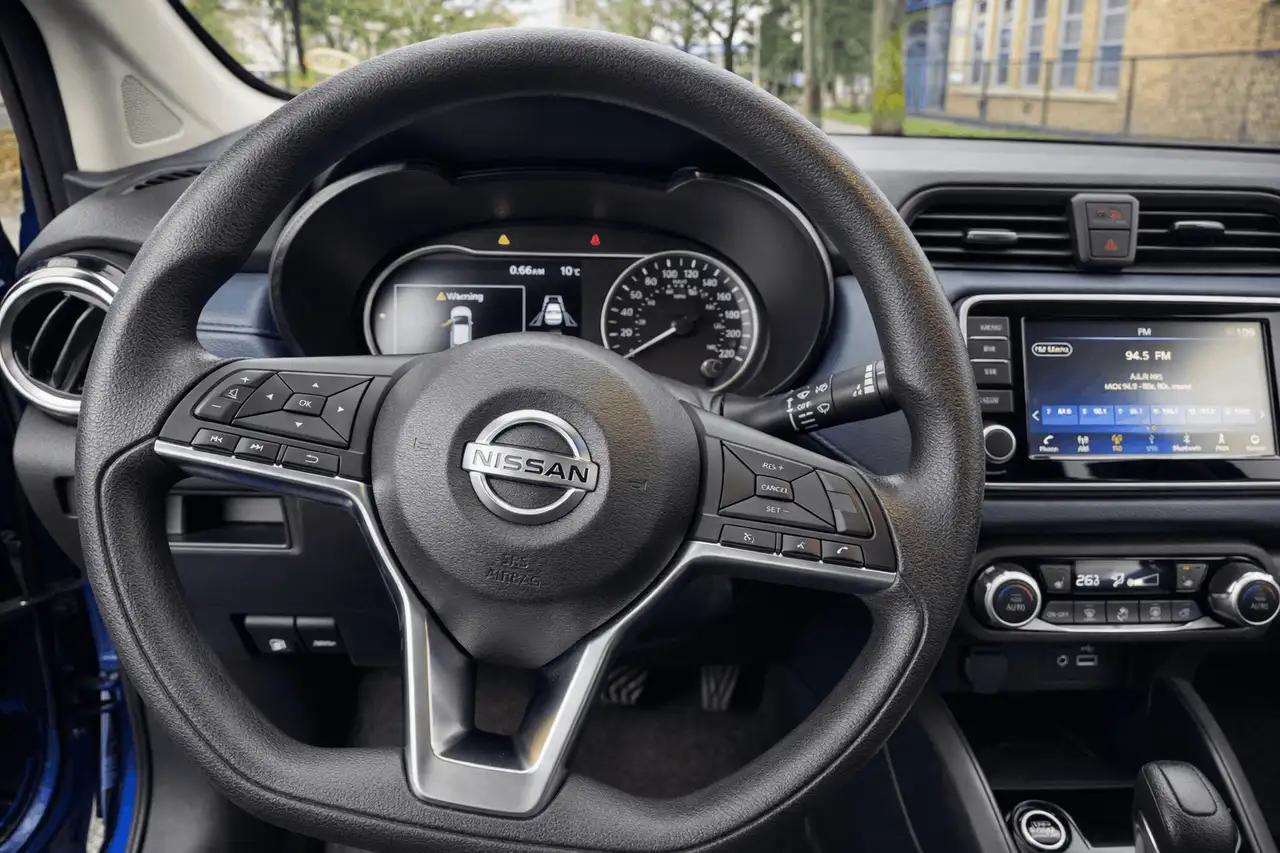 Nissan Versa снимка Nissan Versa