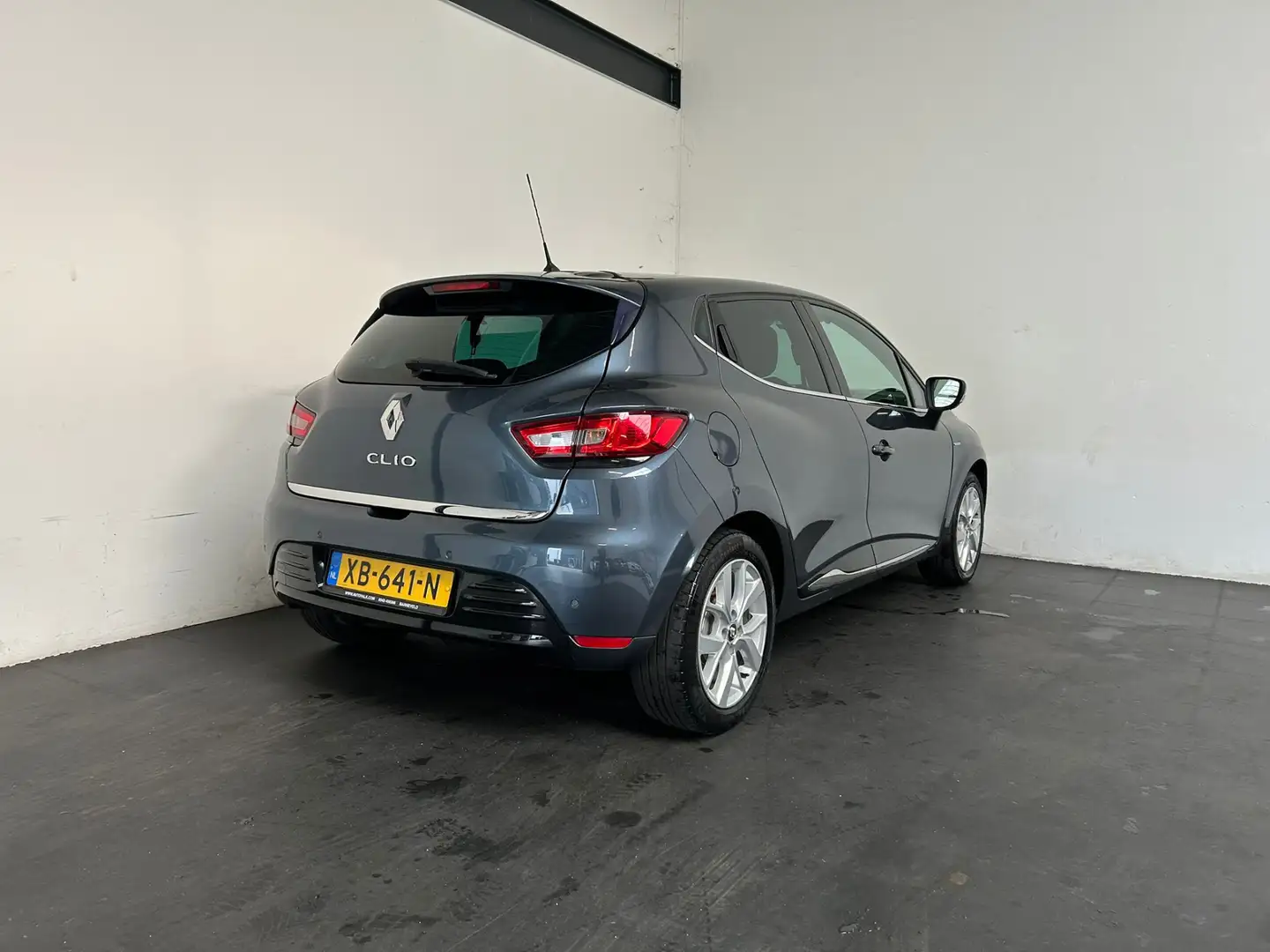 Renault Clio 0.9 TCe Limited Grijs - 2
