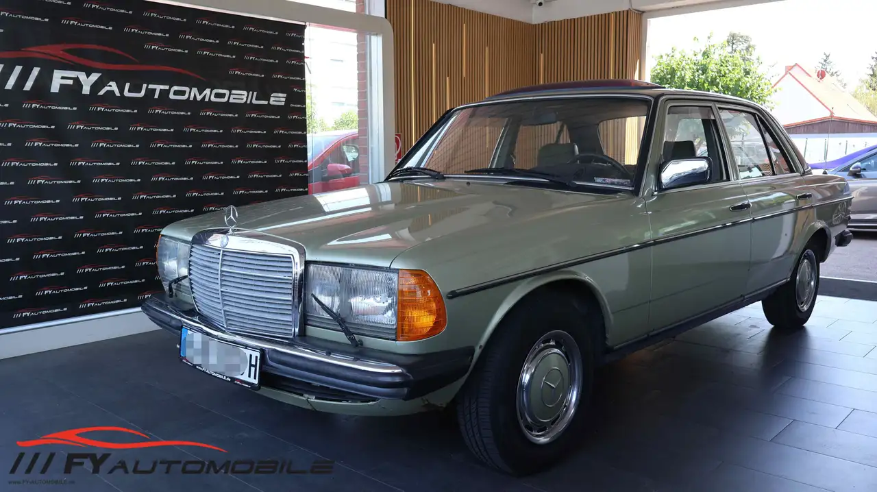 Mercedes-Benz 230, foto 1