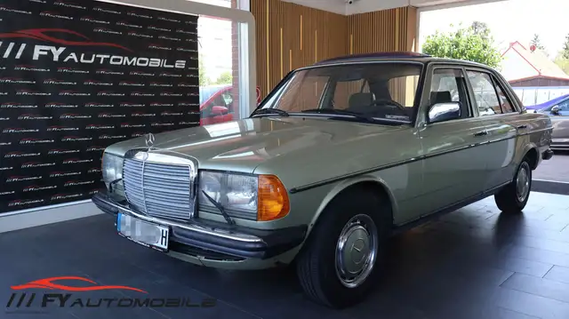 Mercedes-Benz 230