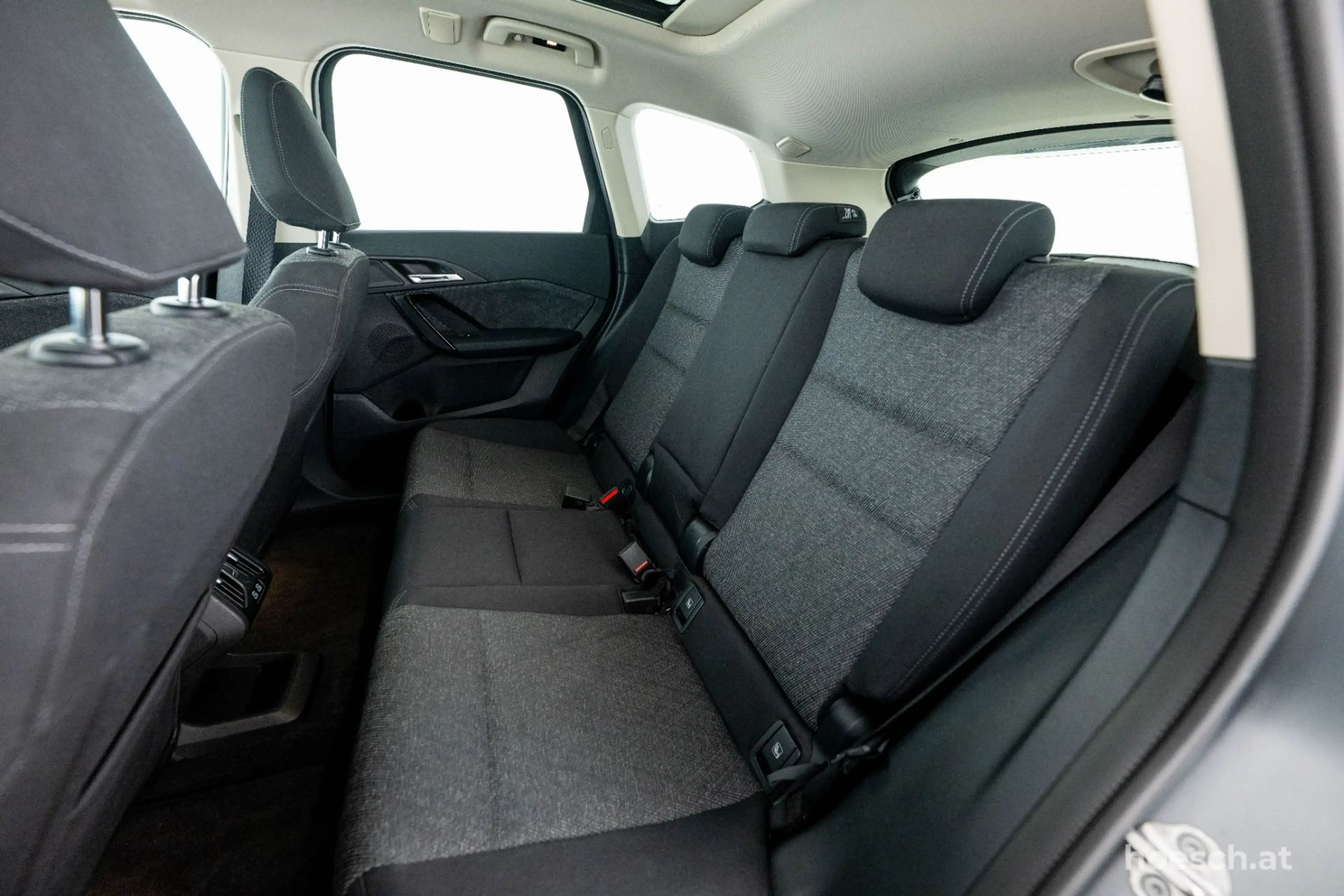 BMW X1 xDrive 25e PREMIUM PANO AHK 18" KAMERA ++ — photo 7