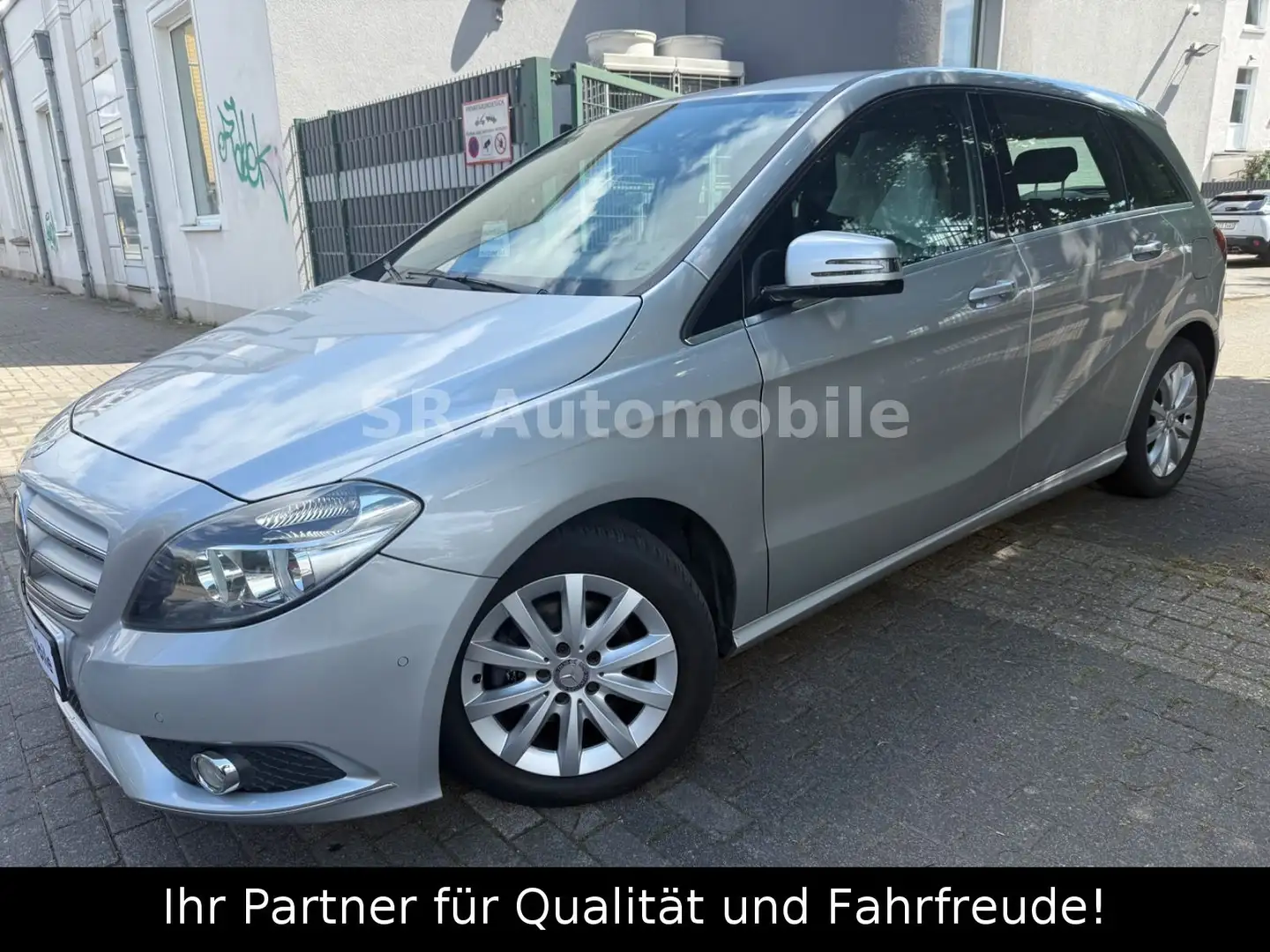 Mercedes-Benz B 180 3 HAND*KLIMA*NAVI*PDC*SHZ*R.KAMERA* Plateado - 2