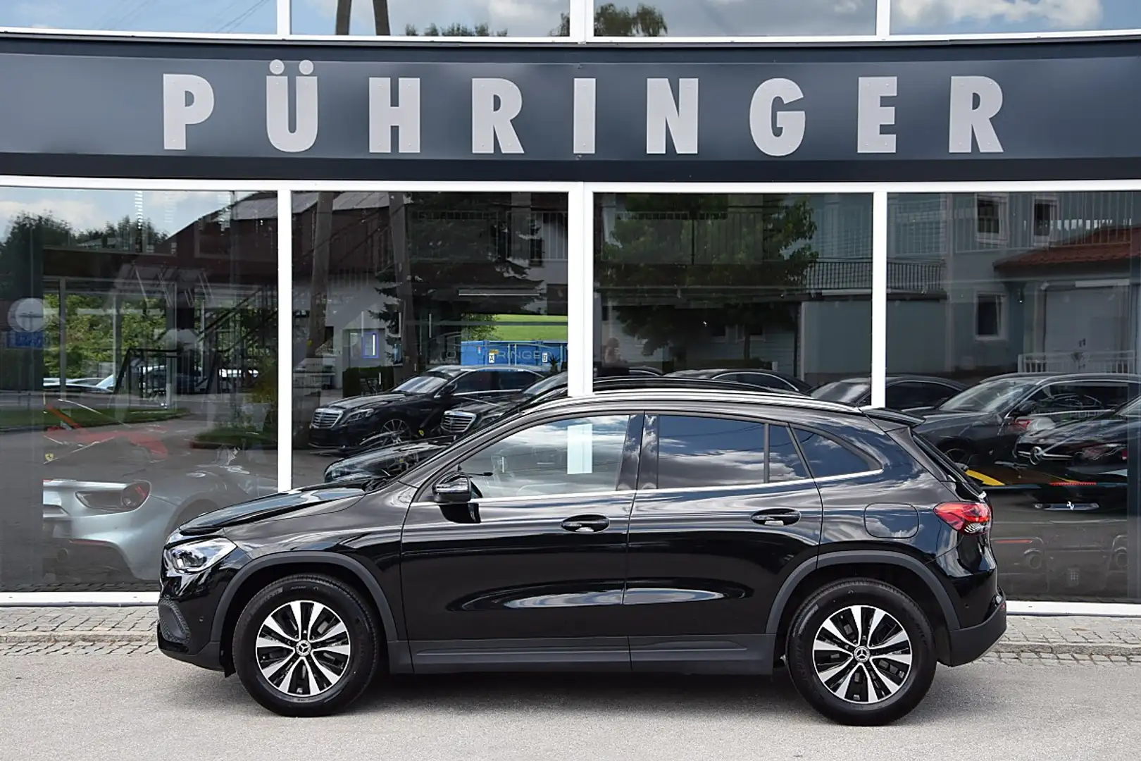 Mercedes-Benz GLA 200 d Style Advantage (EURO 6d) Schwarz - 1