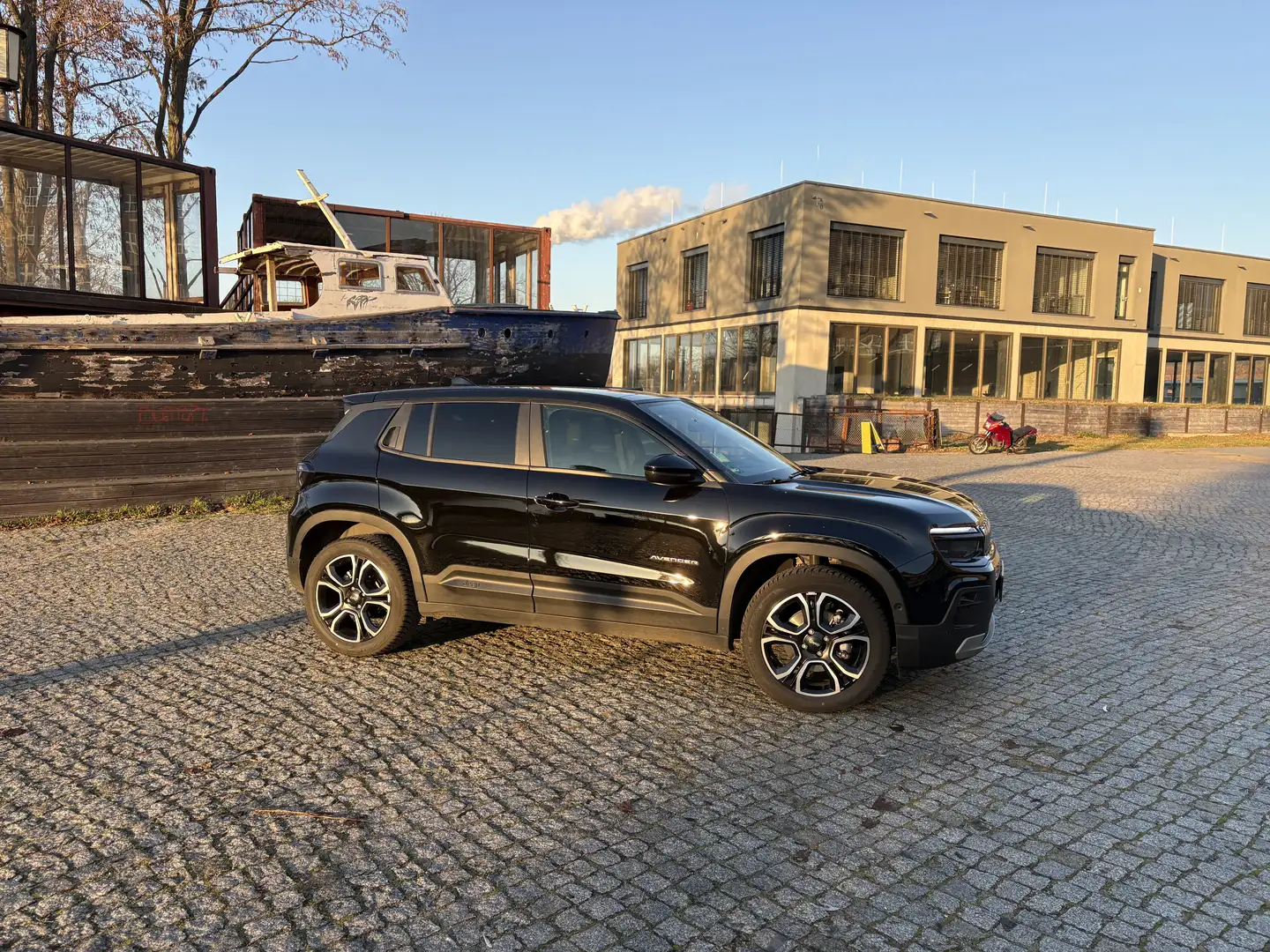 Jeep Avenger Avenger 1.2 T3 48V e-Hybrid Automatik Summit Schwarz - 1