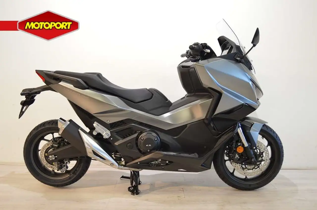 Honda Forza 750