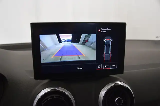 Audi Q2 view 10