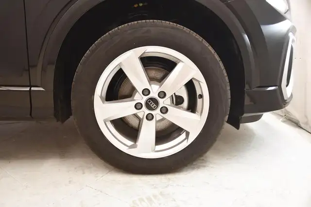 Audi Q2 view 6