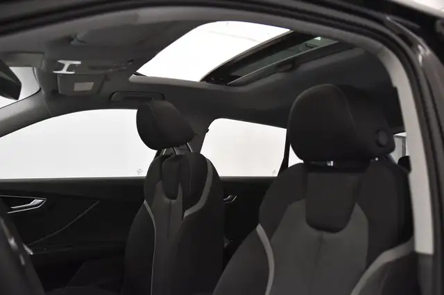 Audi Q2 view 13