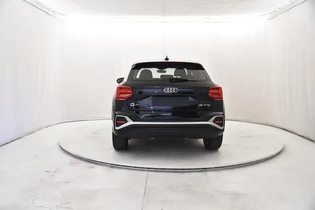 Audi Q2 view 4