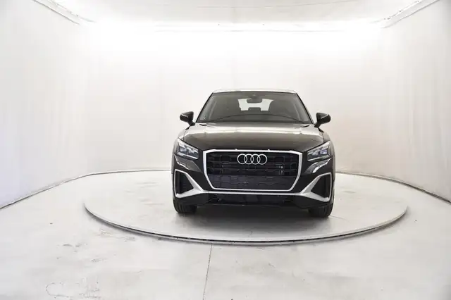 Audi Q2 view 5