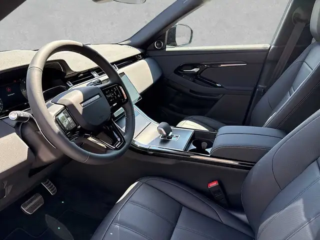 Land Rover Range Rover Evoque view 3