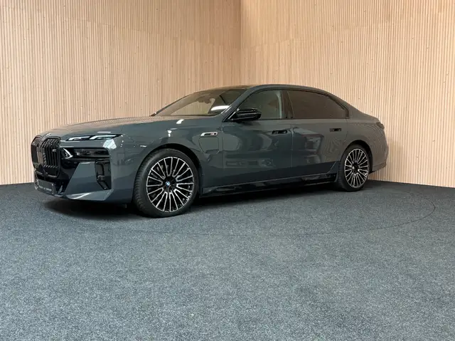 BMW 760 M760eXAS PHEV| Aut. doors| M-performance| FULL!