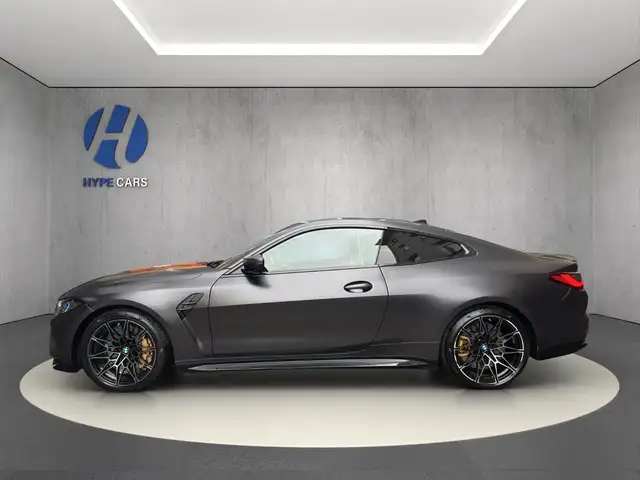 BMW M4 view 6